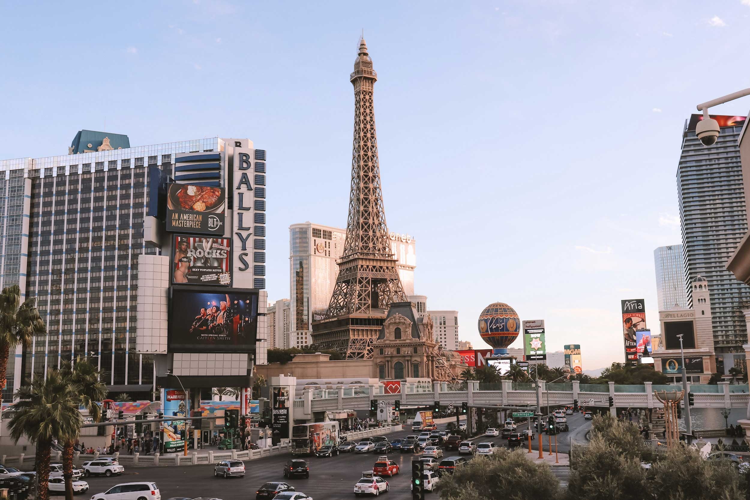 Las Vegas Strip, Vibrant nightlife, Iconic landmarks, Entertainment capital, 2500x1670 HD Desktop