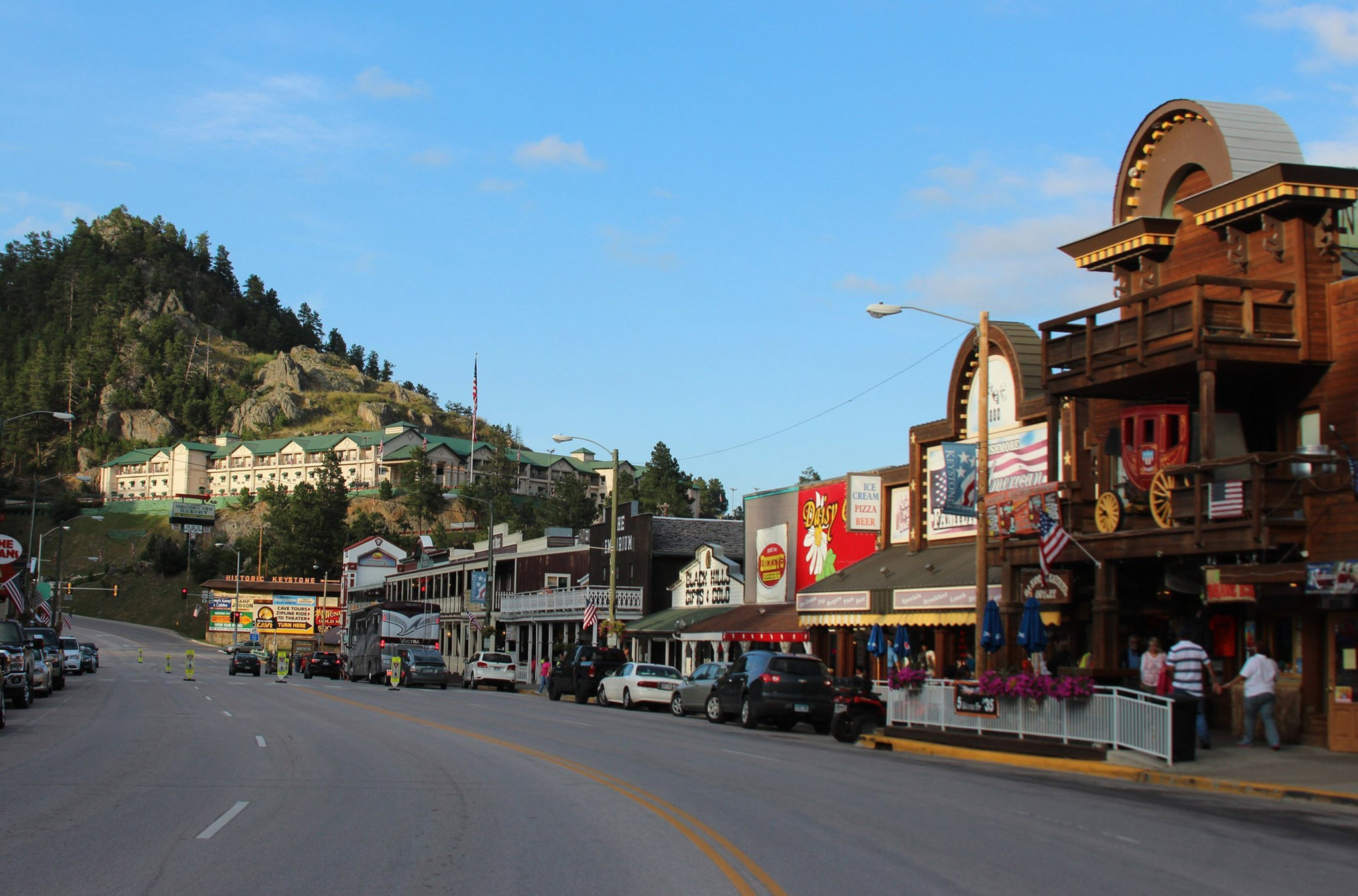 Keystone, South Dakota, Mount Rushmore, Historic black hills, 2050x1360 HD Desktop