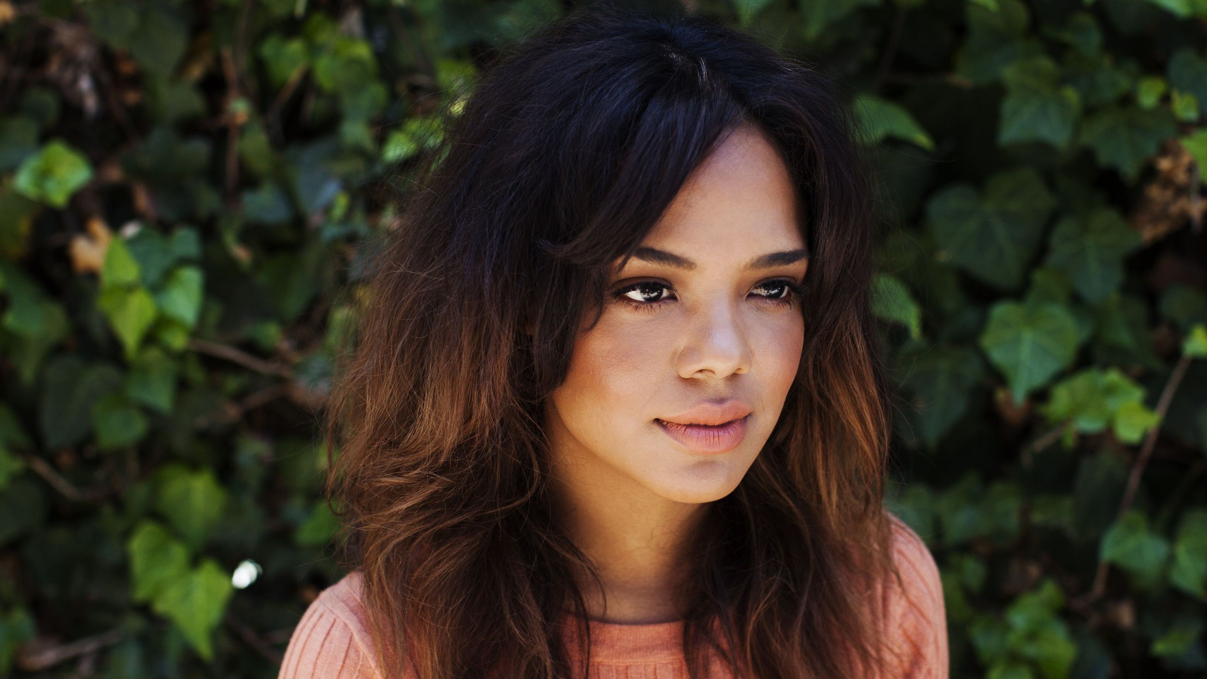 Tessa Thompson, Talented actress, Magnetic charm, Diverse roles, 3840x2160 4K Desktop