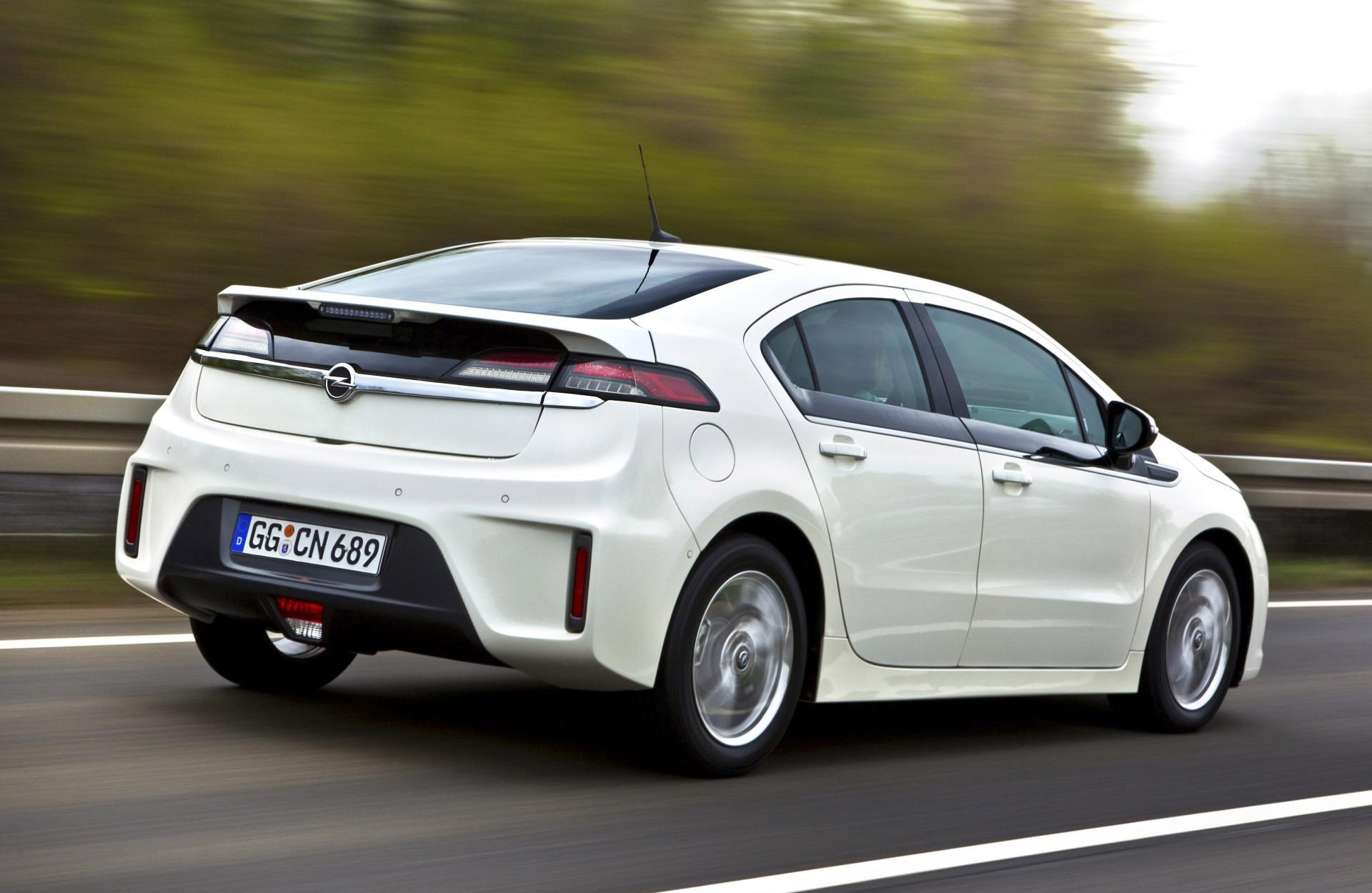 Opel Ampera, Hybrid car, Eco-friendly, Fuel-efficient, 1920x1250 HD Desktop