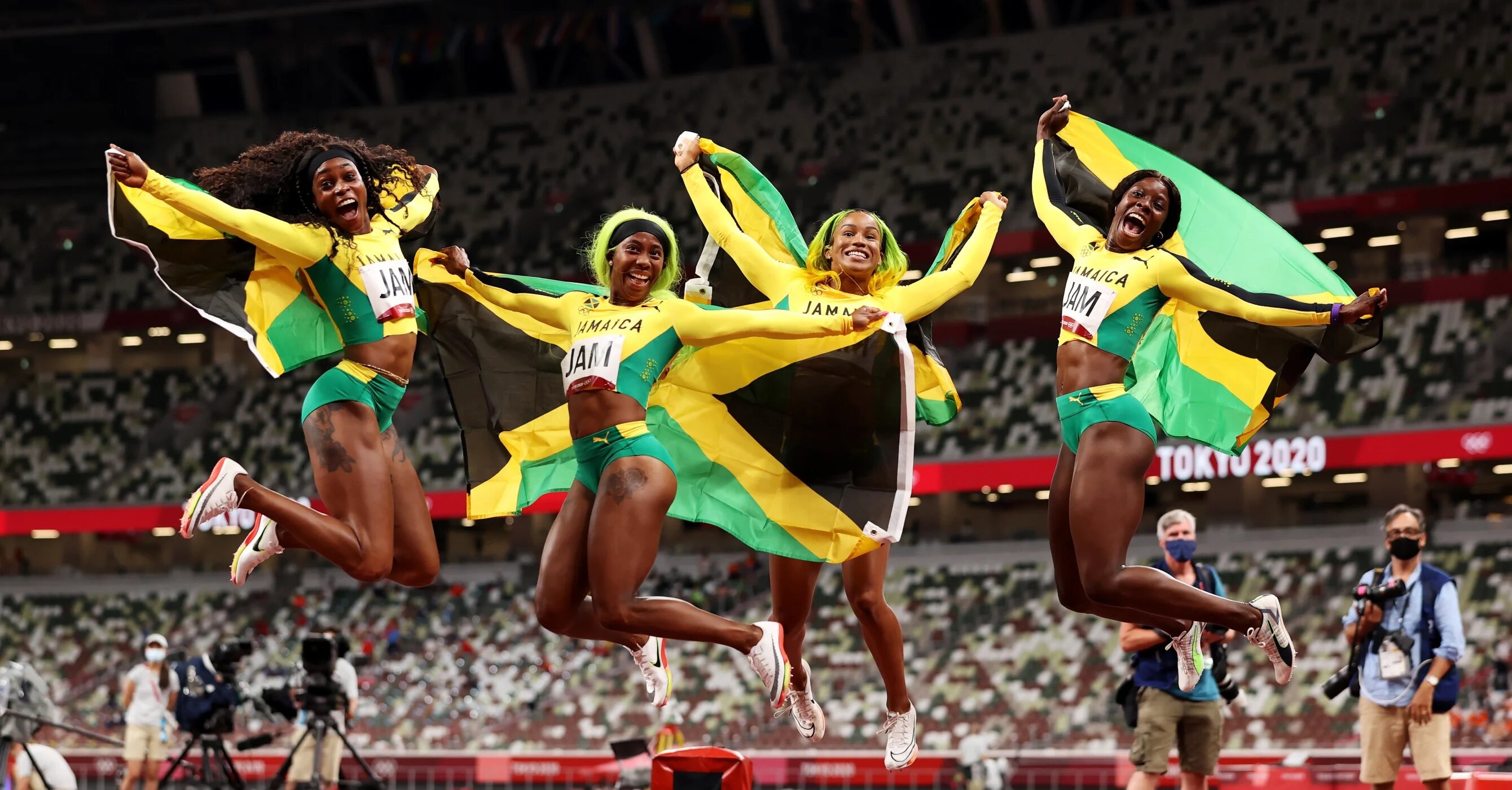 Team Jamaica, Shericka Jackson Wallpaper, 2680x1400 HD Desktop