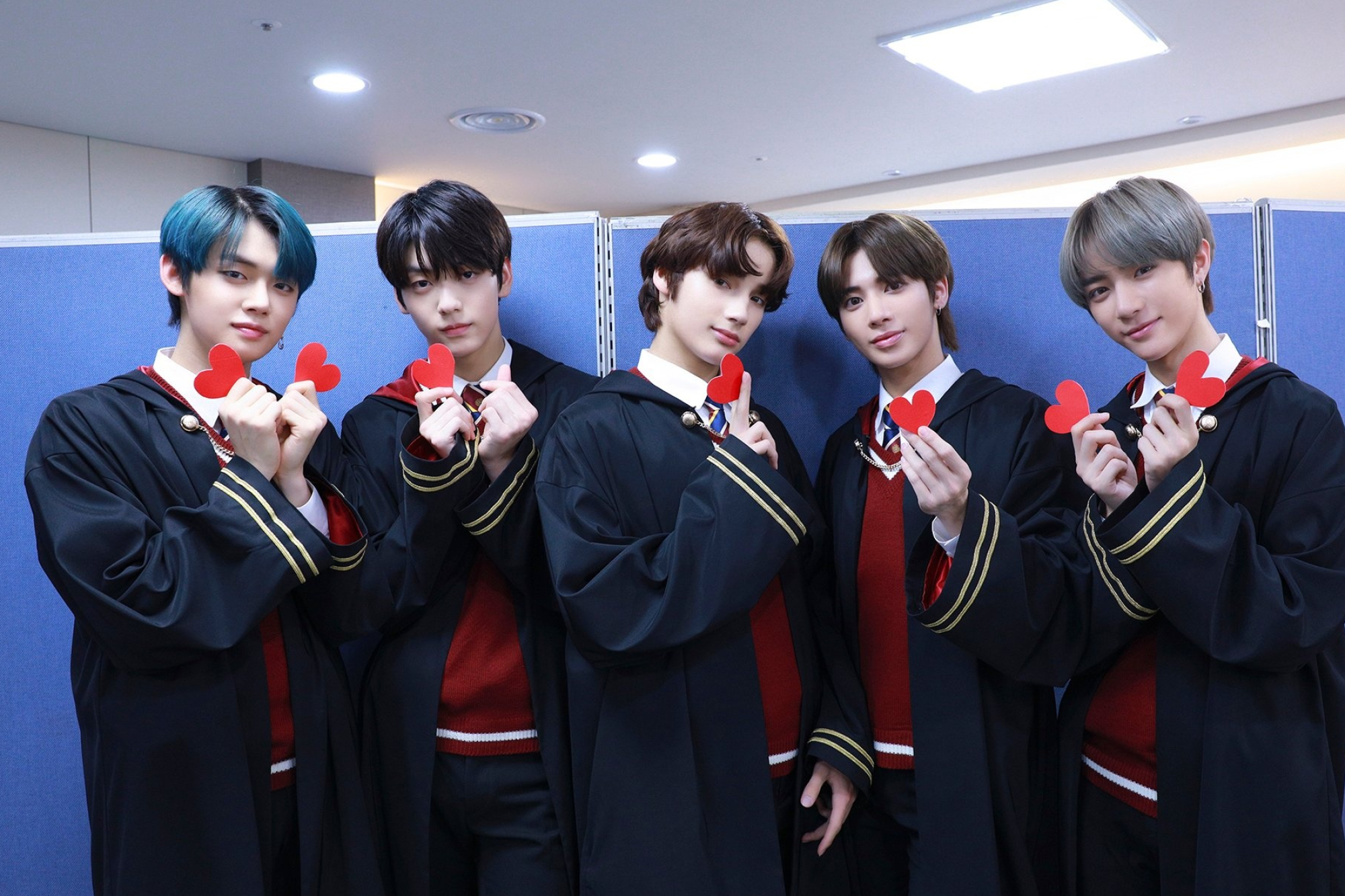 Tomorrow X Together, Hogwarts wizard robes, Red paper hearts, HD Desktop wallpaper