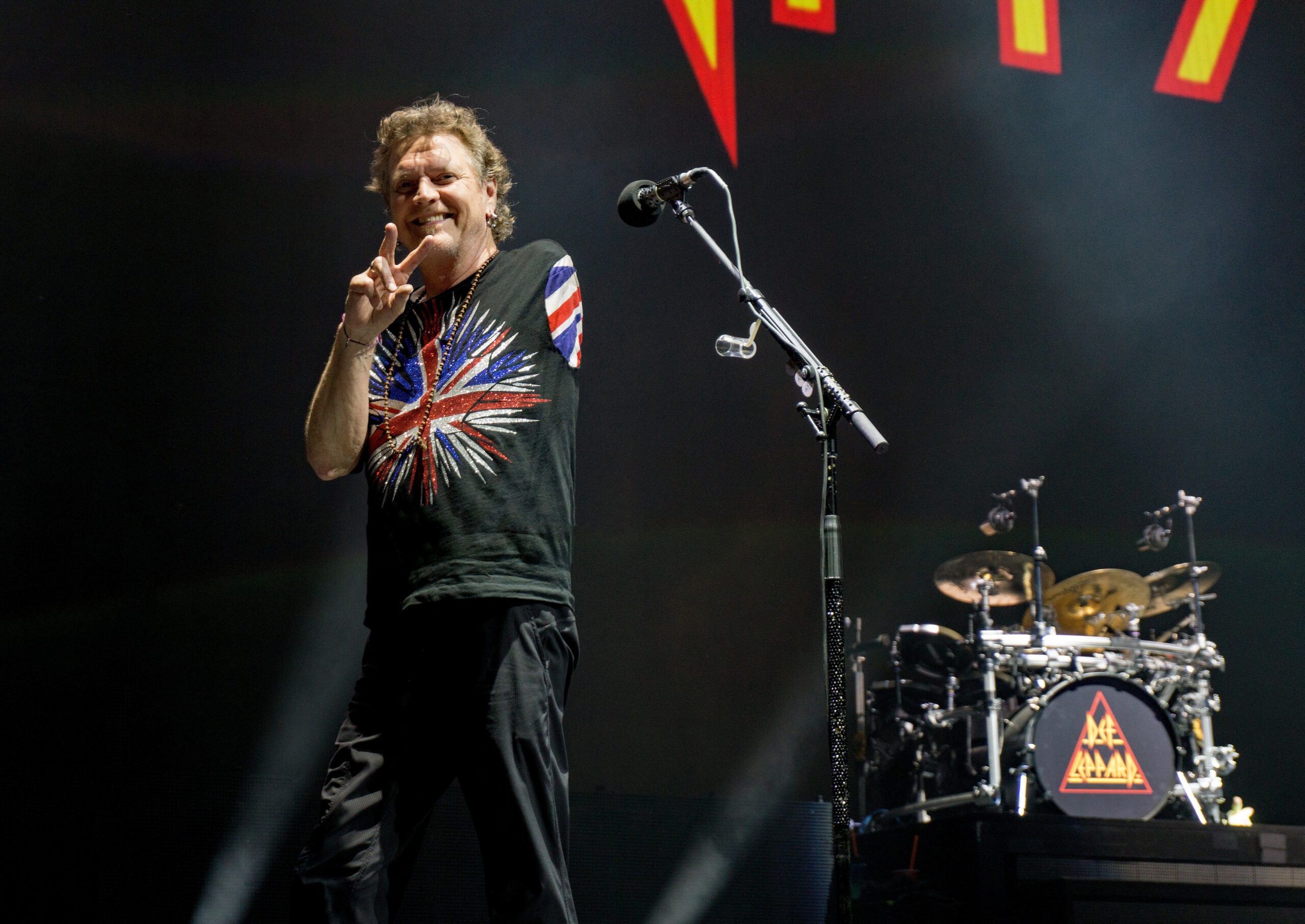 Def Leppard, Rick Allen's art exhibition, Phipps Plaza, Drumming talent, 2560x1820 HD Desktop