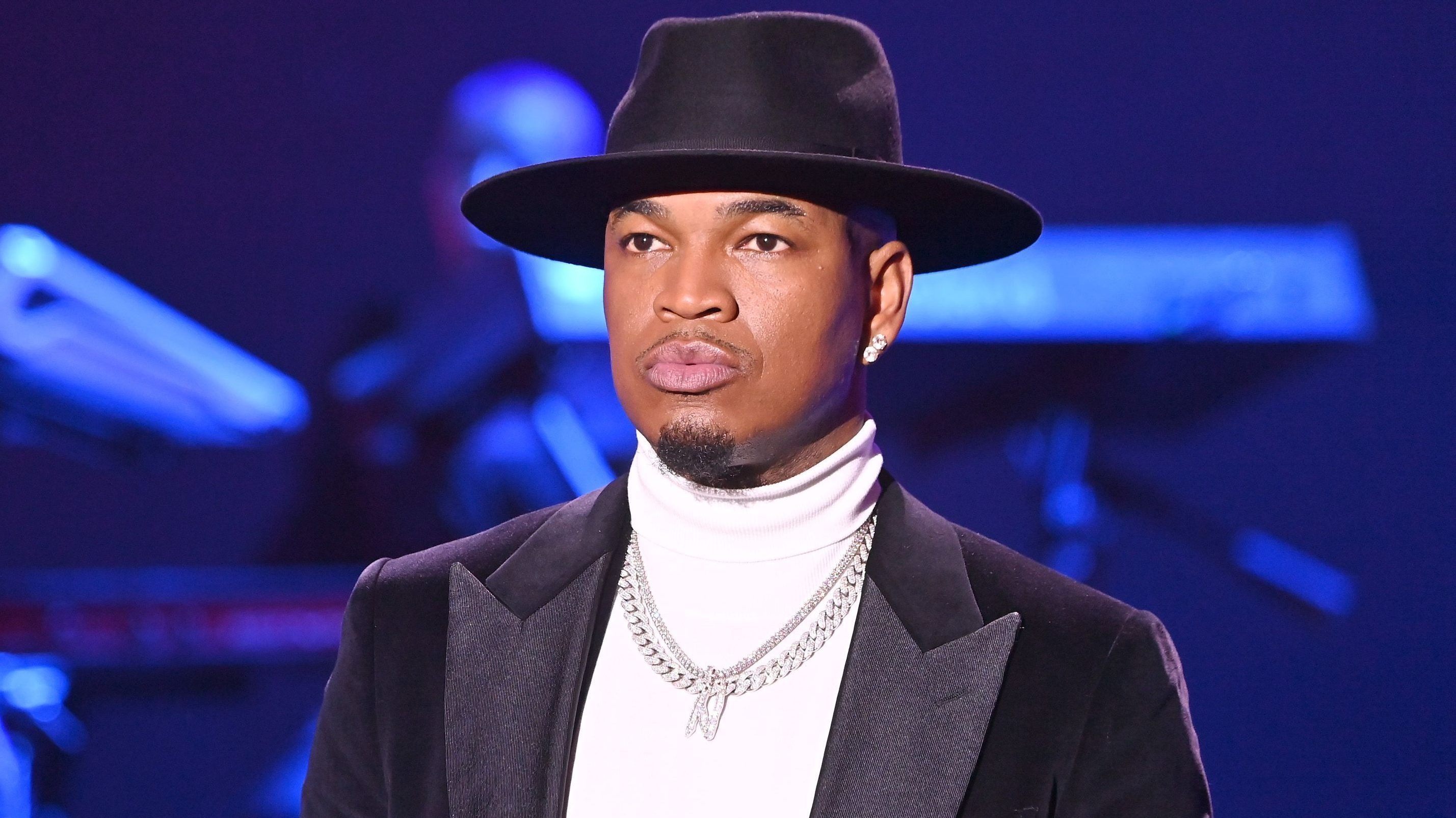 Ne-Yo, Women blamed, Men calling, B--hes, 2860x1610 HD Desktop