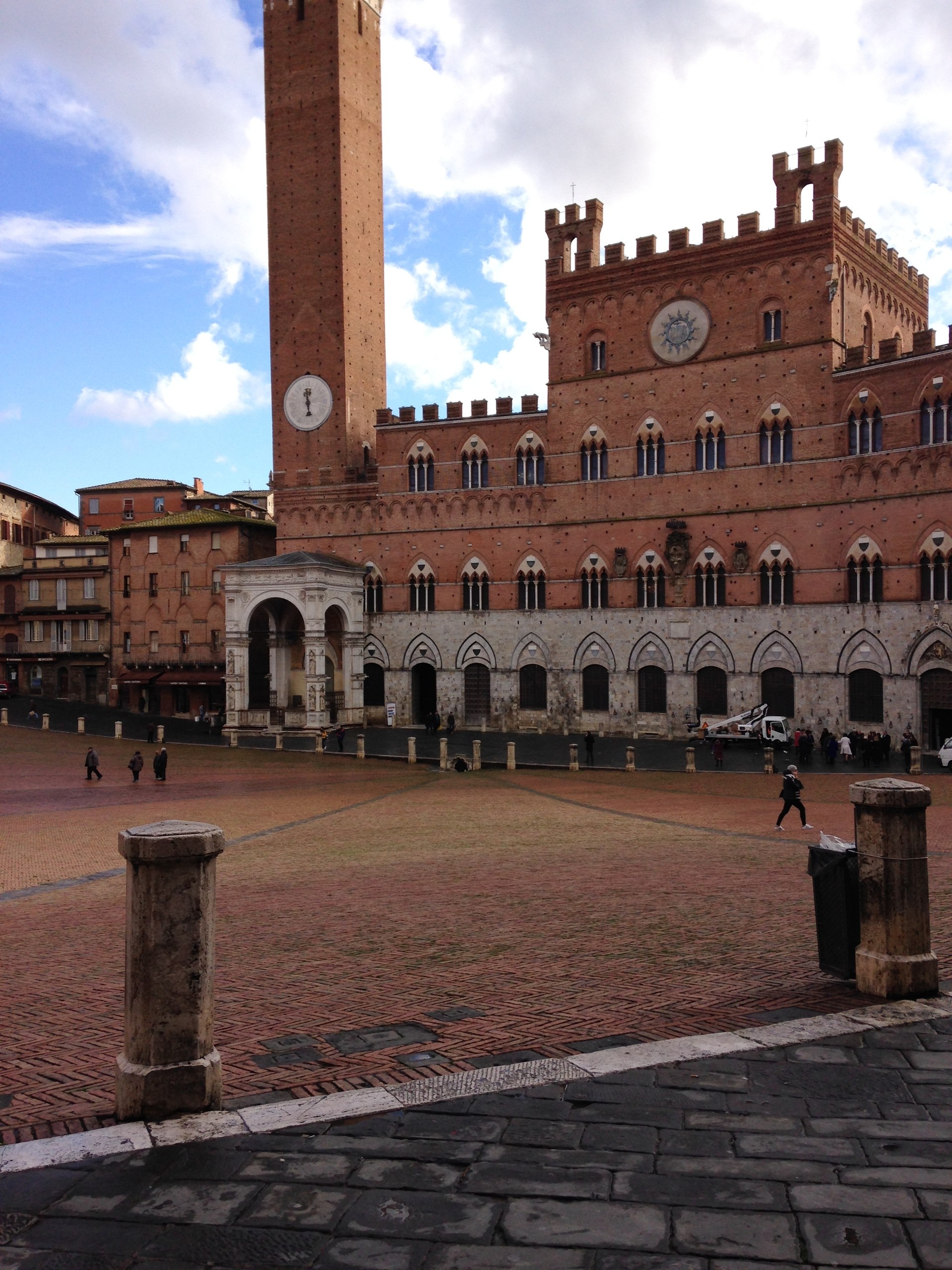 Il Campo Square, Piazza del Campo, Erasmus, Siena, 1920x2560 HD Phone