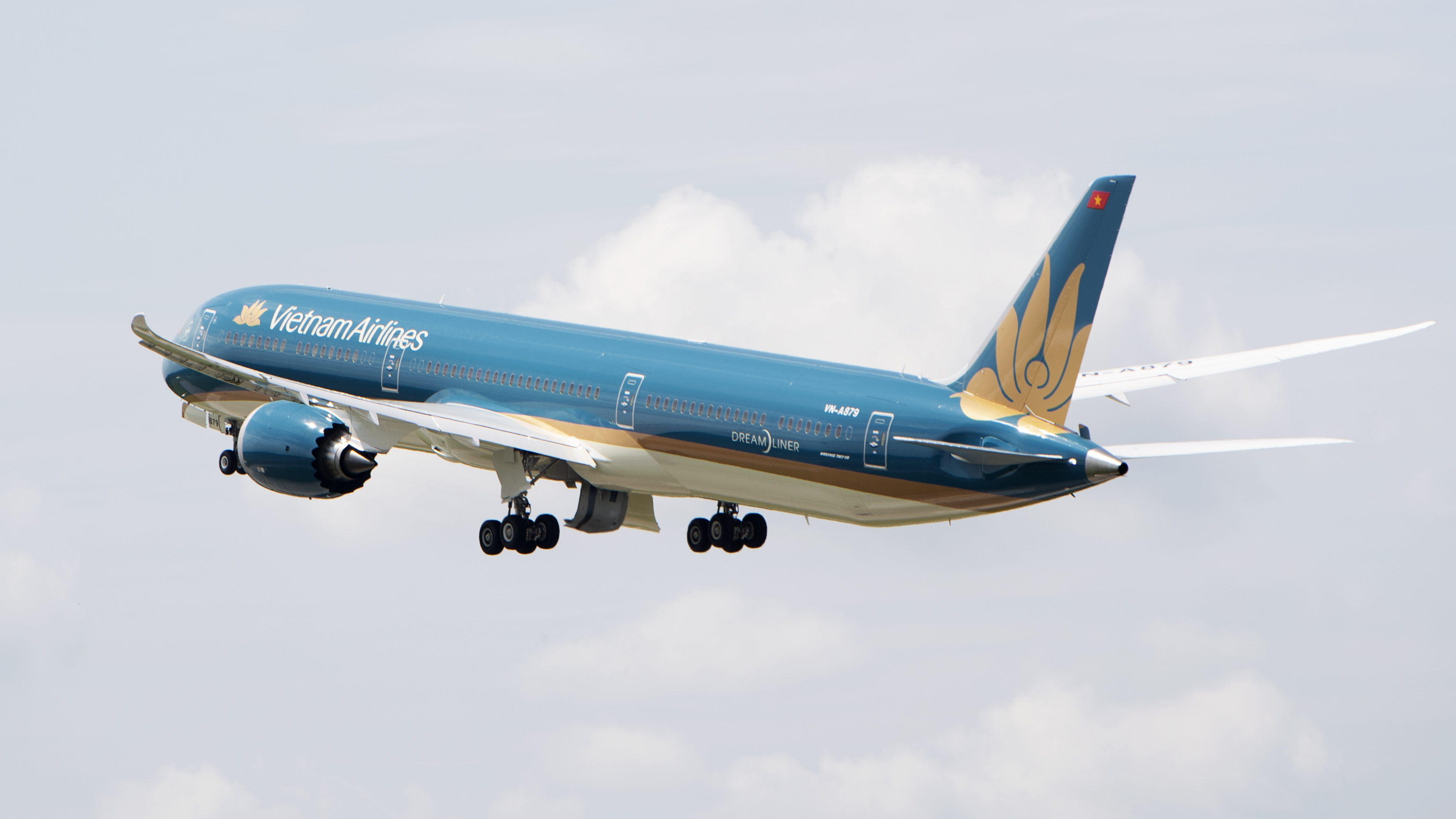 Vietnam Airlines, Profit, Nine months, 3320x1870 HD Desktop