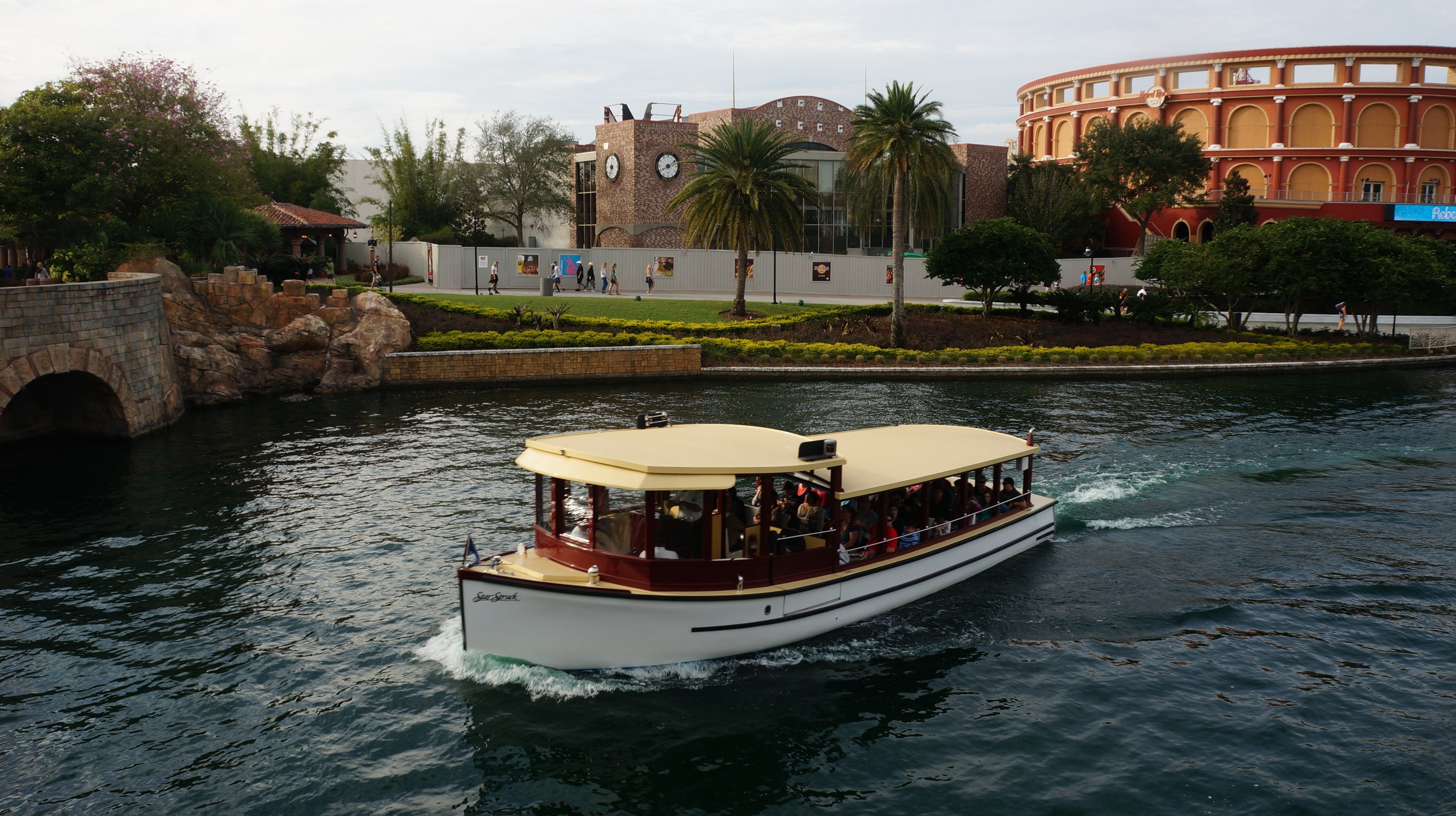 Water taxis, Universal Orlando, Complimentary transportation, Best kept secrets, 3570x2000 HD Desktop