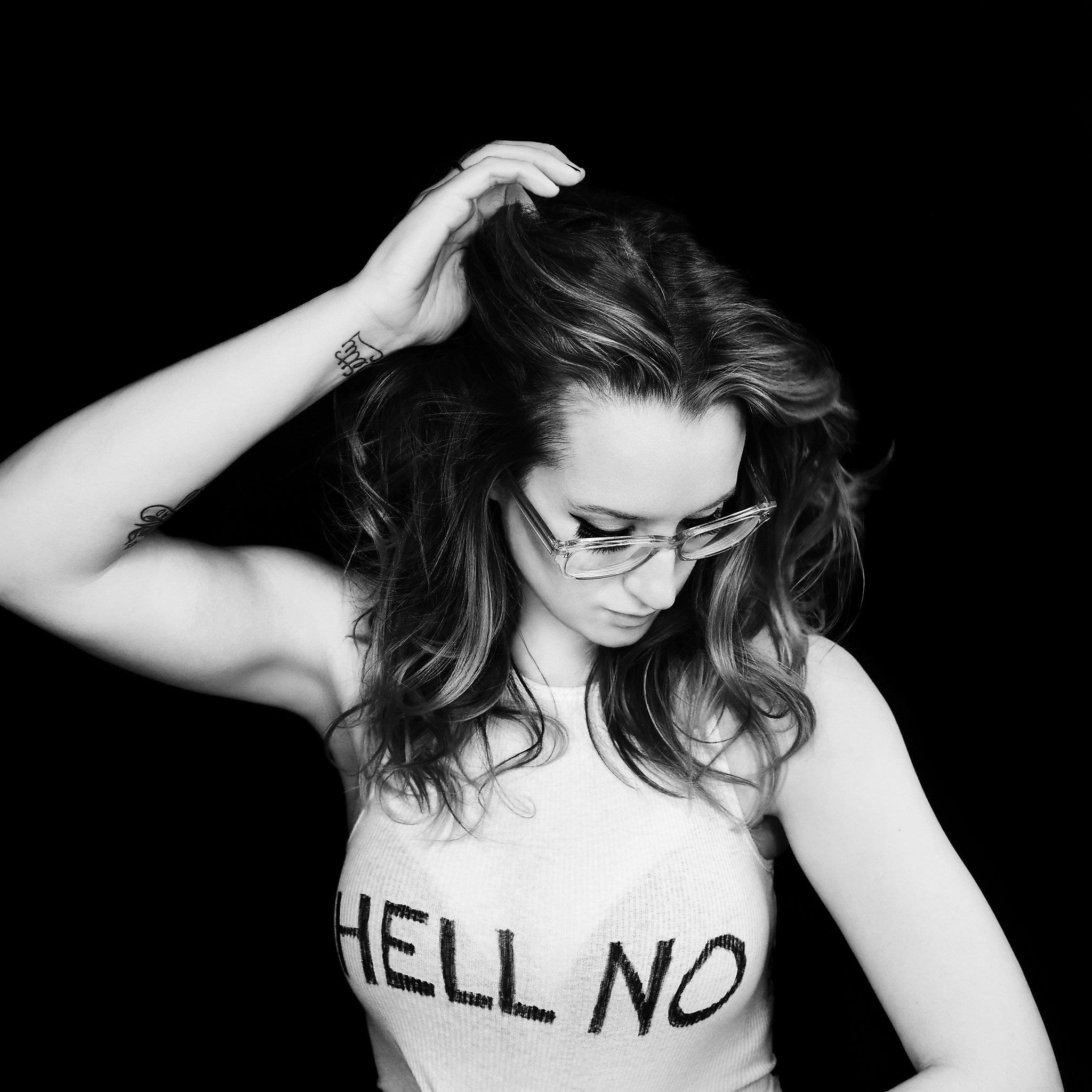 Ingrid Michaelson's return, Mondavi concert, 2050x2050 HD Phone