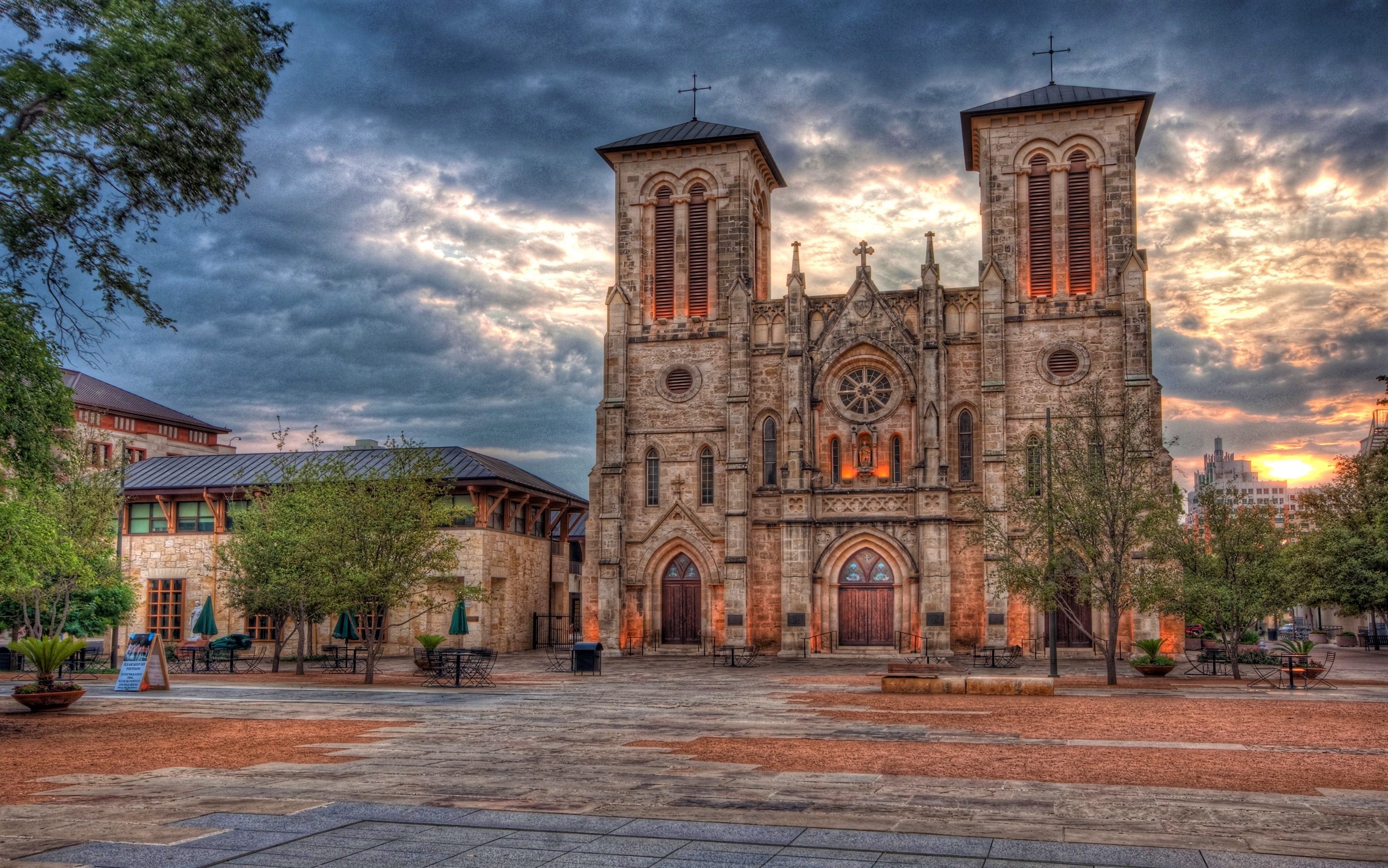 San Fernando Cathedral, Wallpaper background image, Architectural beauty, Iconic landmark, 2560x1600 HD Desktop