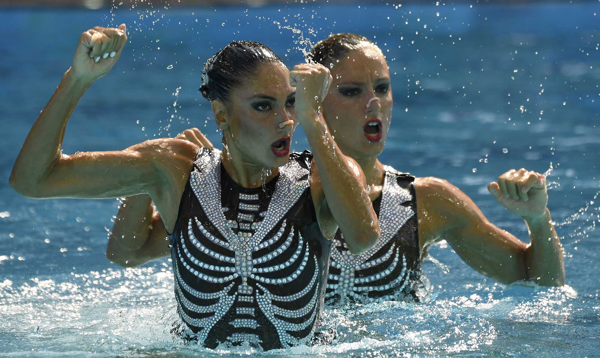 Evangelia Platanioti and Evelina Papazoglou, Synchronized Swimming Wallpaper, 2000x1200 HD Desktop