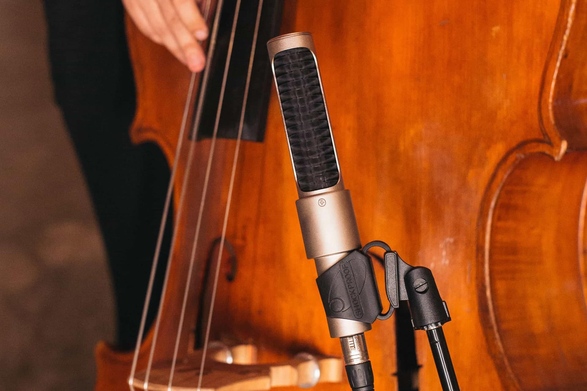 Record double bass, N22 AEA ribbon mics, Preamps, High-quality sound, 1920x1280 HD Desktop