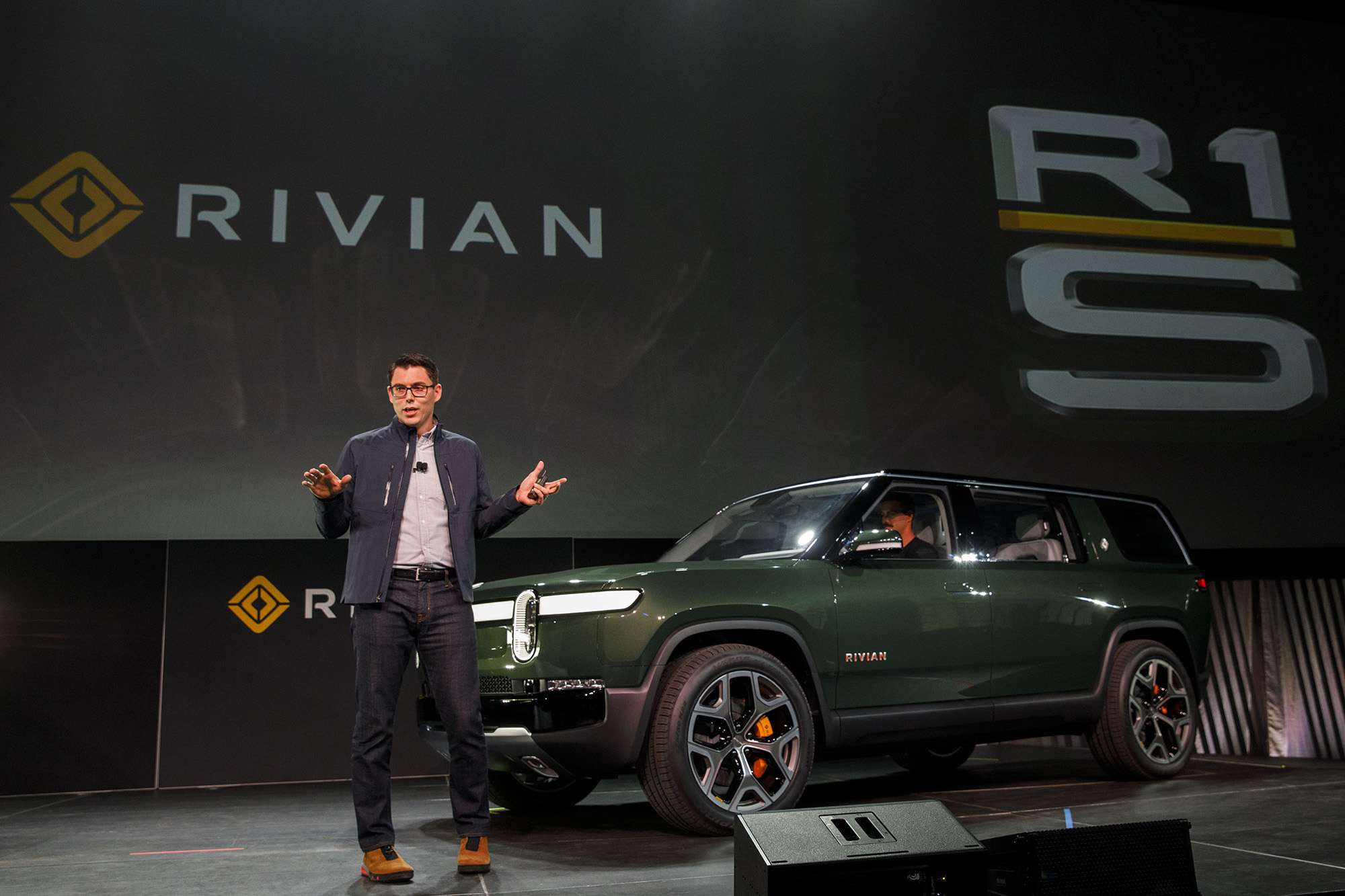 Rivian Automotive, Auto, Amazon, E trucking firm, 2000x1340 HD Desktop