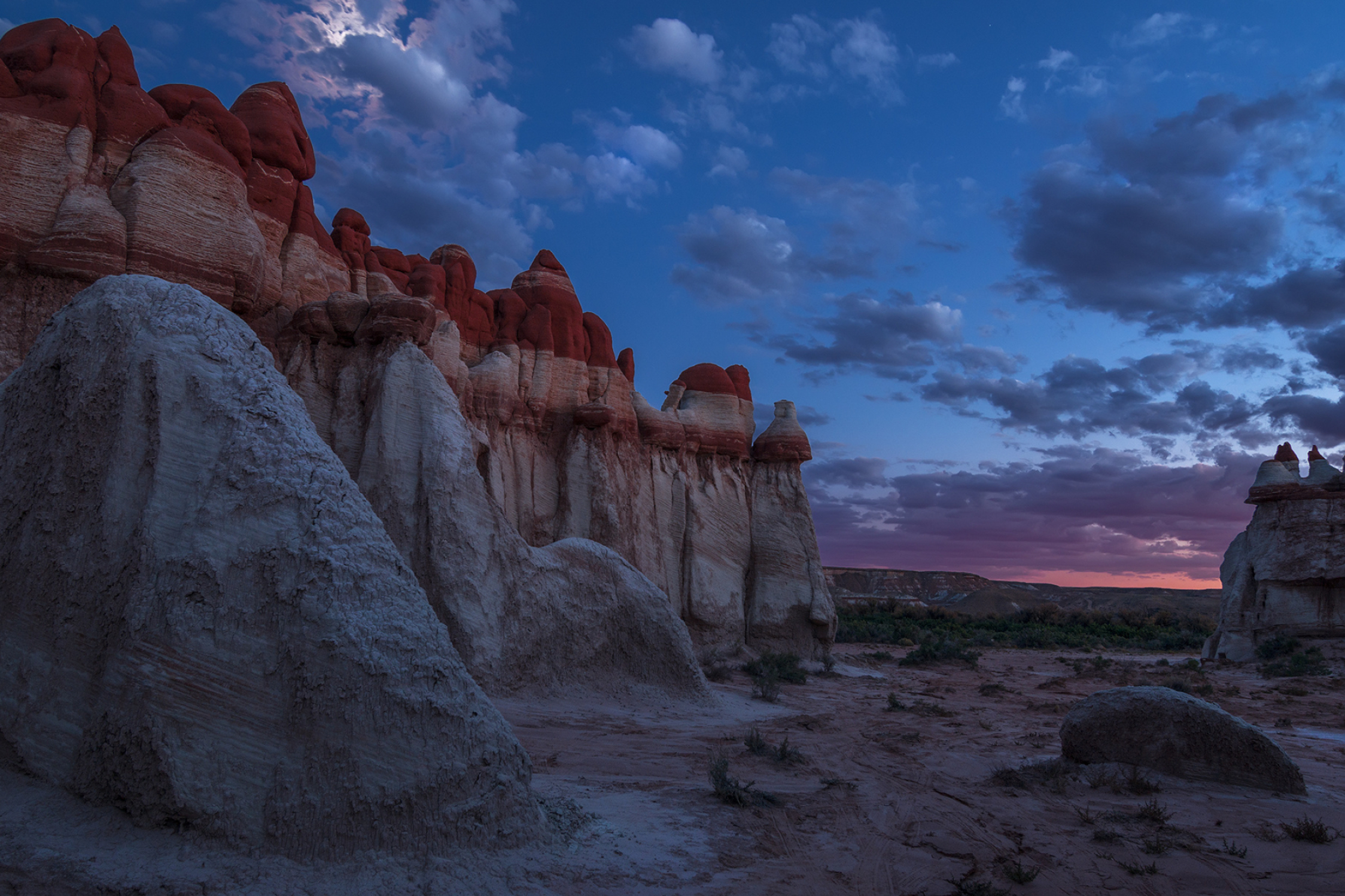 Bisti Badlands, Unique landscape, Eroded formations, Natural wonders, 2250x1500 HD Desktop