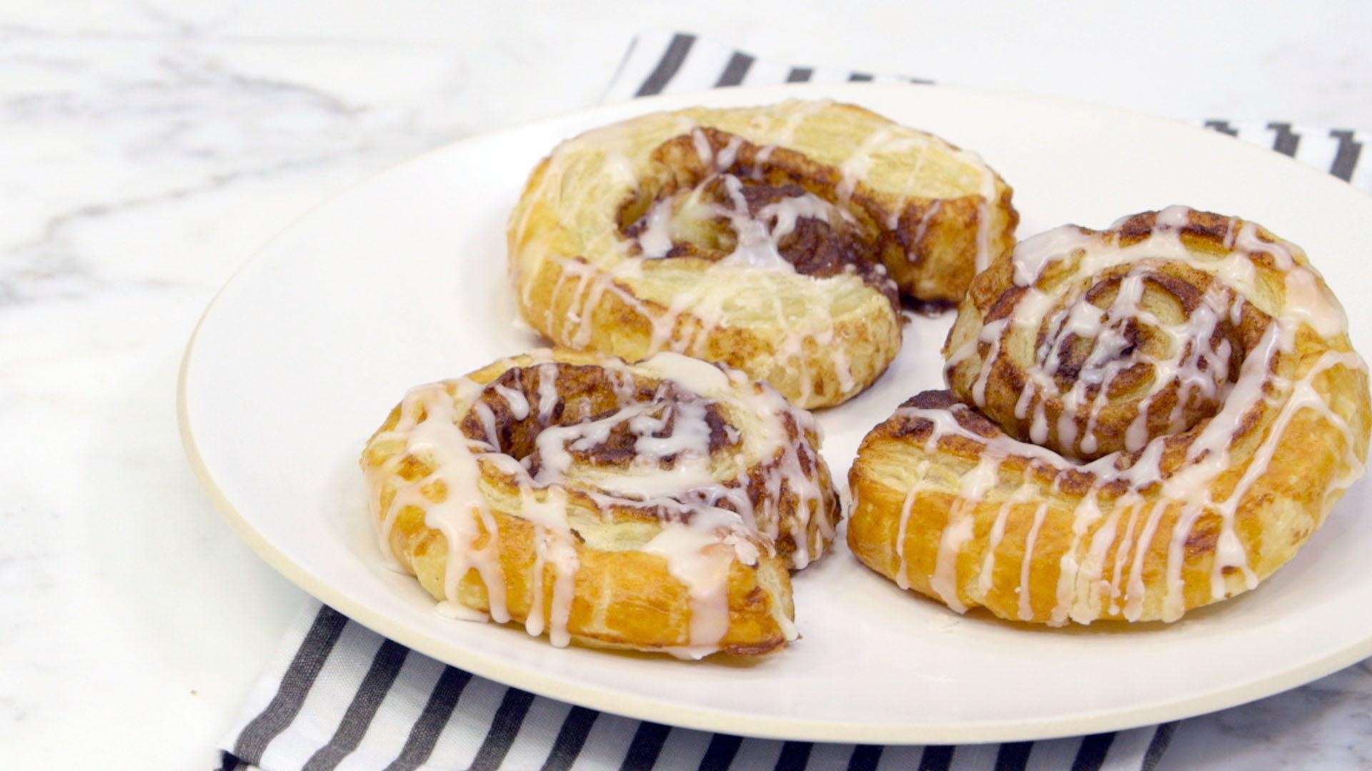 Honey bun, Cinnamon roll, Sweet pastries, Pastry comparison, 1920x1080 Full HD Desktop
