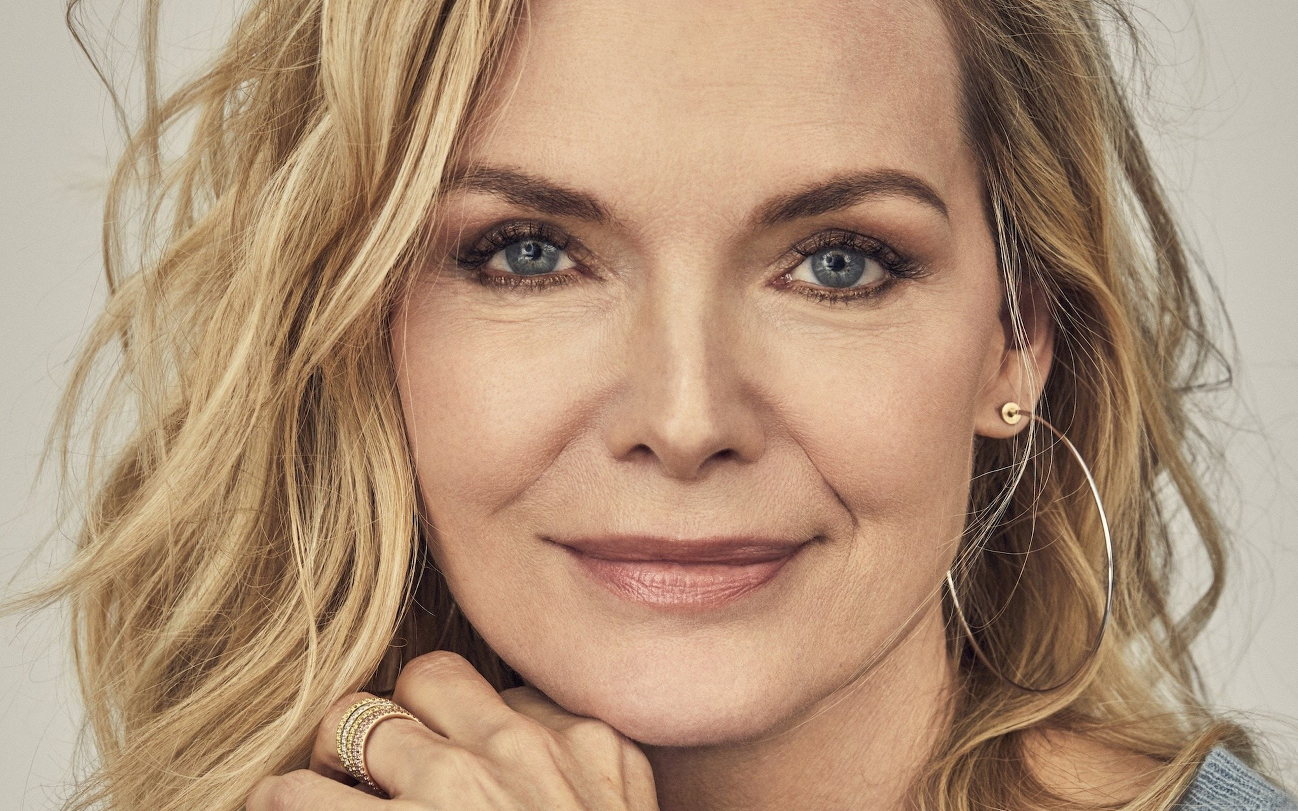 Michelle Pfeiffer portrait, Gray eyes, Photoshoot, Popular actresses, 2560x1600 HD Desktop