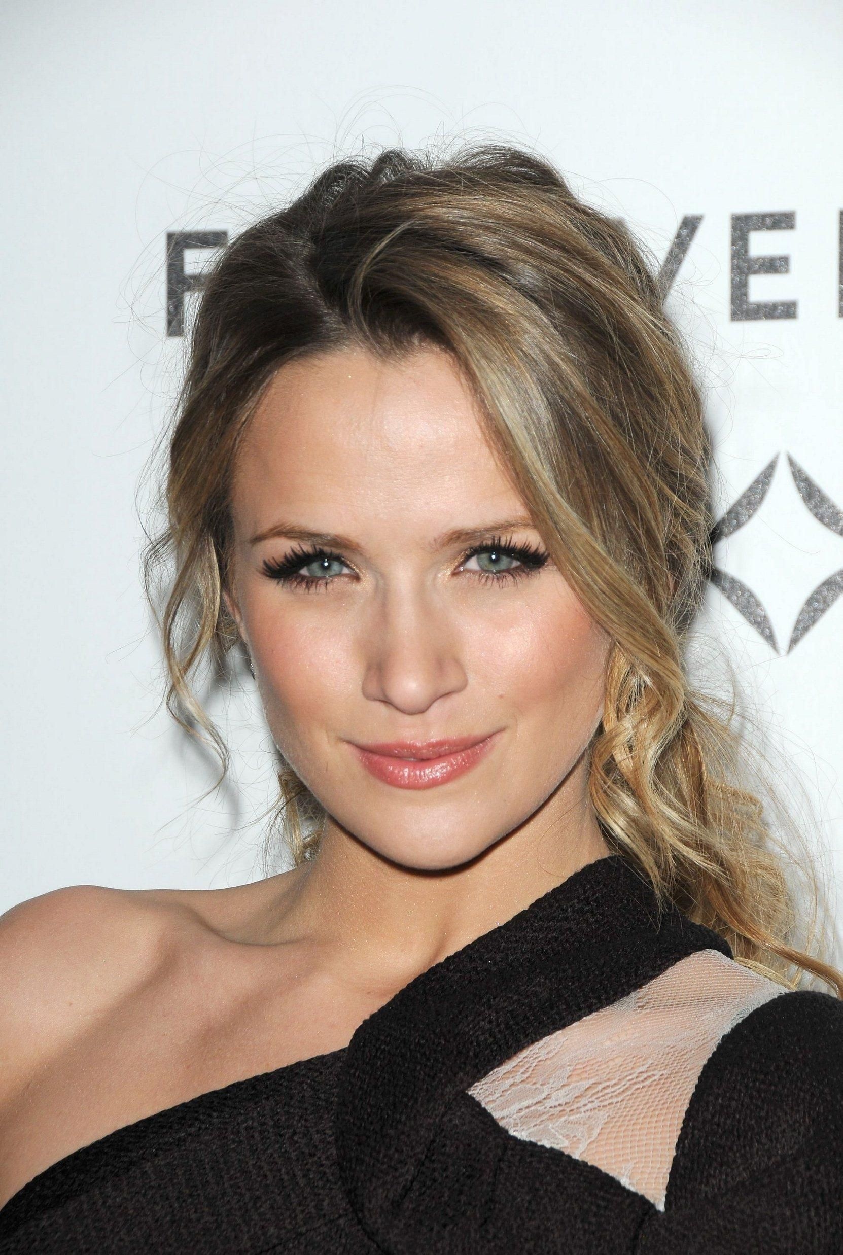 Shantel VanSanten, Beautiful eyes, 1670x2480 HD Phone