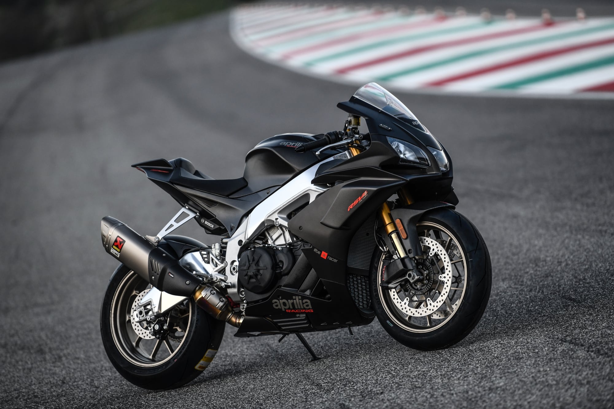 Aprilia RSV4, Wide magazine, 2000x1340 HD Desktop