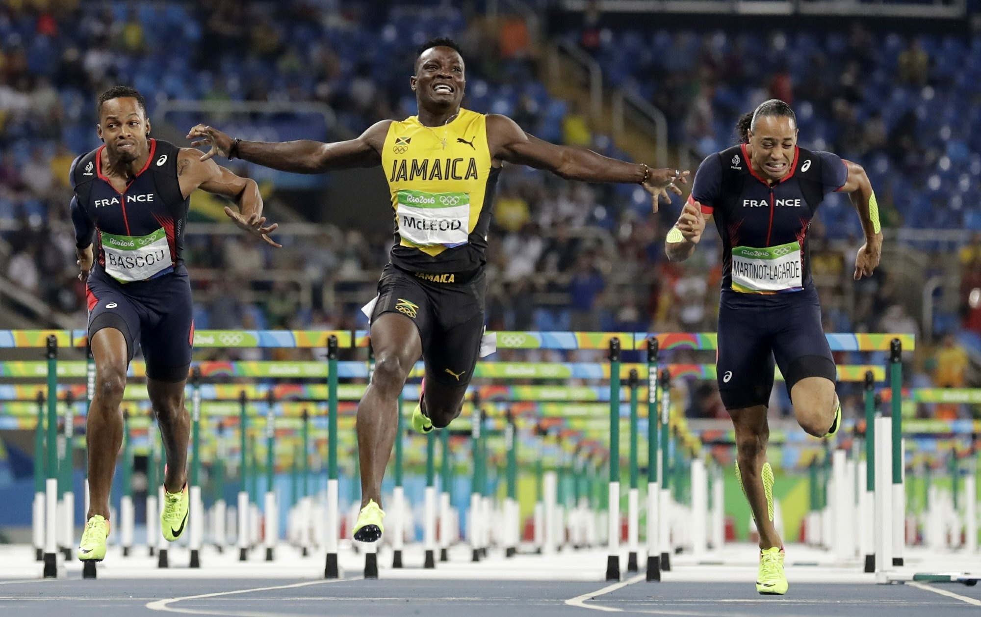 Omar McLeod, Olympic hurdles title, Podium glory, Hurdling achievement, 2000x1260 HD Desktop