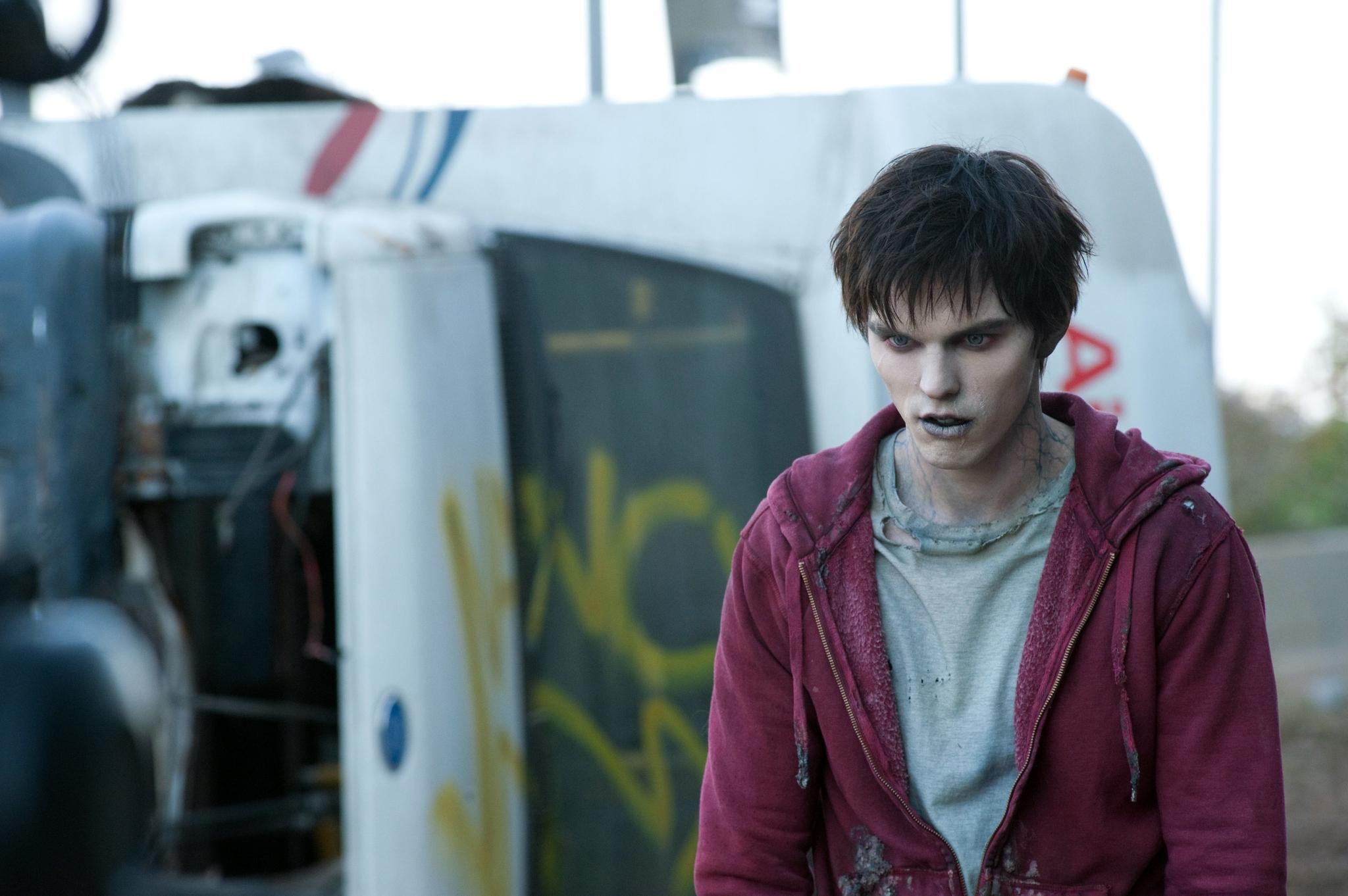 Dark horror in Warm Bodies, Zombie nightmares, Fear-inducing atmosphere, Nicholas Hoult's performance, 2050x1370 HD Desktop