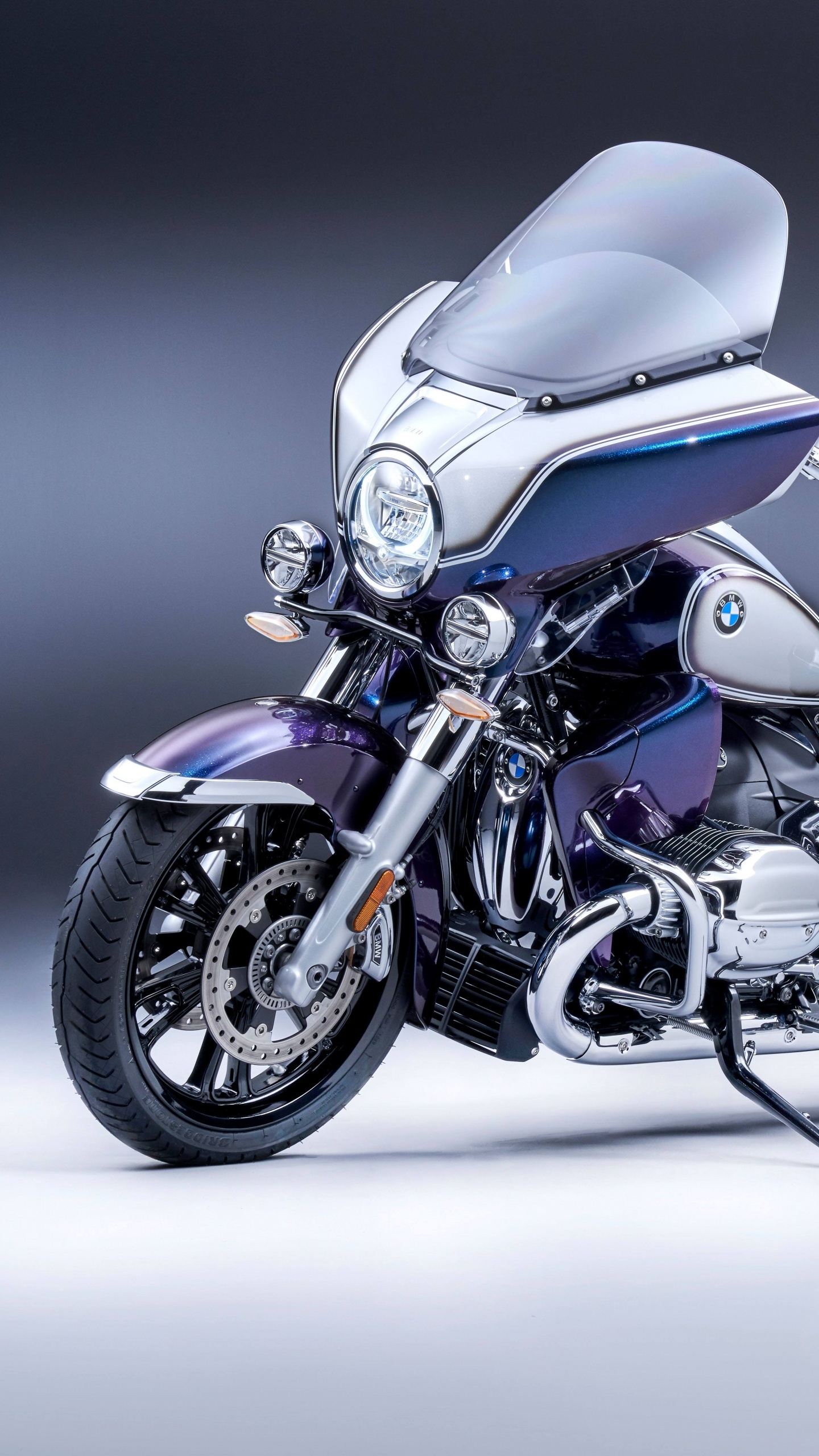 BMW R18 Transcontinental, High-resolution wallpaper, 2022 model, Long-distance tourer, 1440x2560 HD Phone