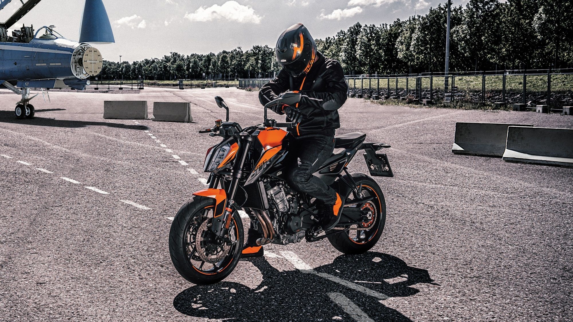 KTM 890 Duke, KTM 890 wallpapers, 2000x1130 HD Desktop