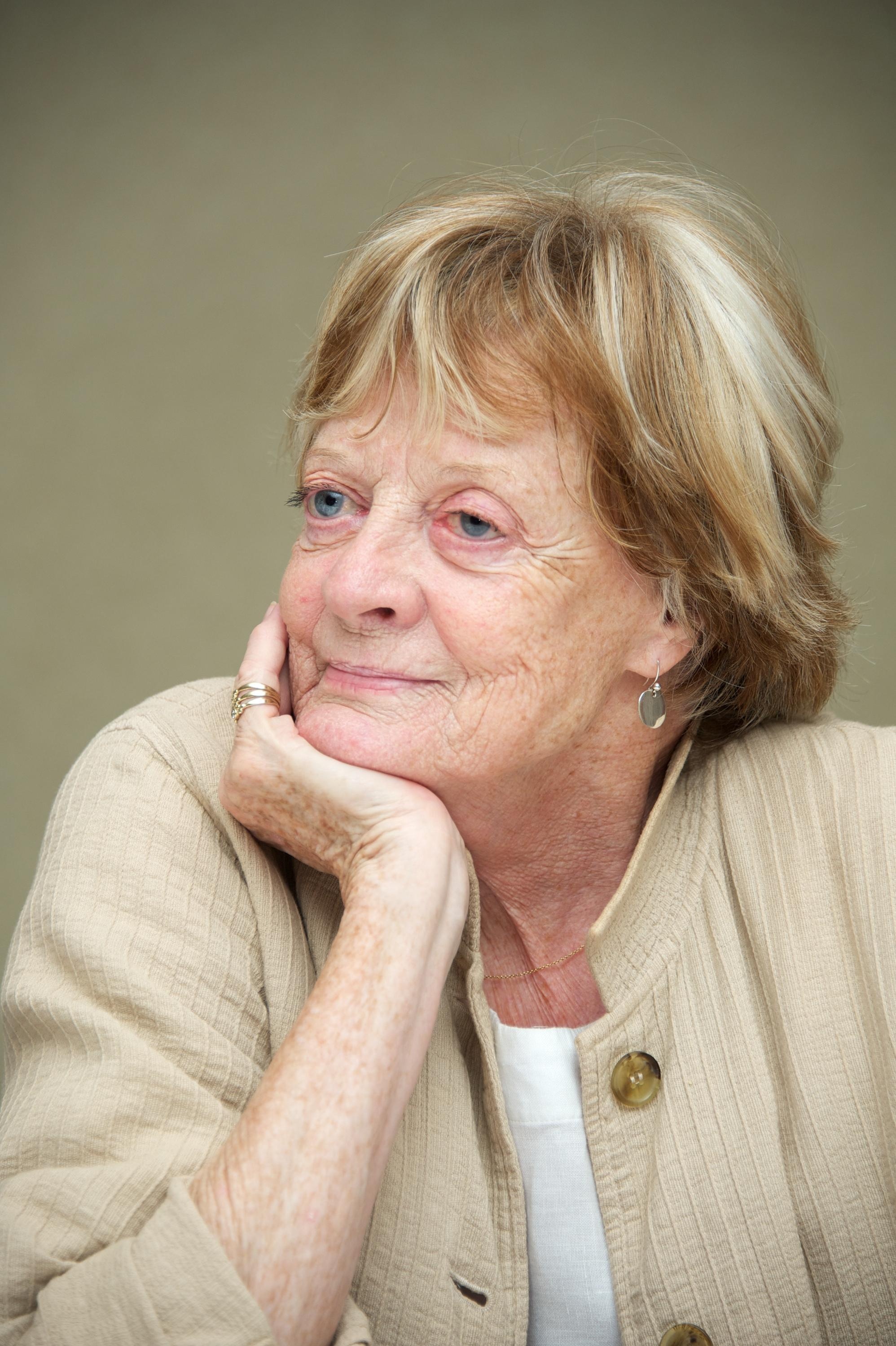 Maggie Smith, 2012 photos, Fanpop, Legendary actress, 2000x3000 HD Phone