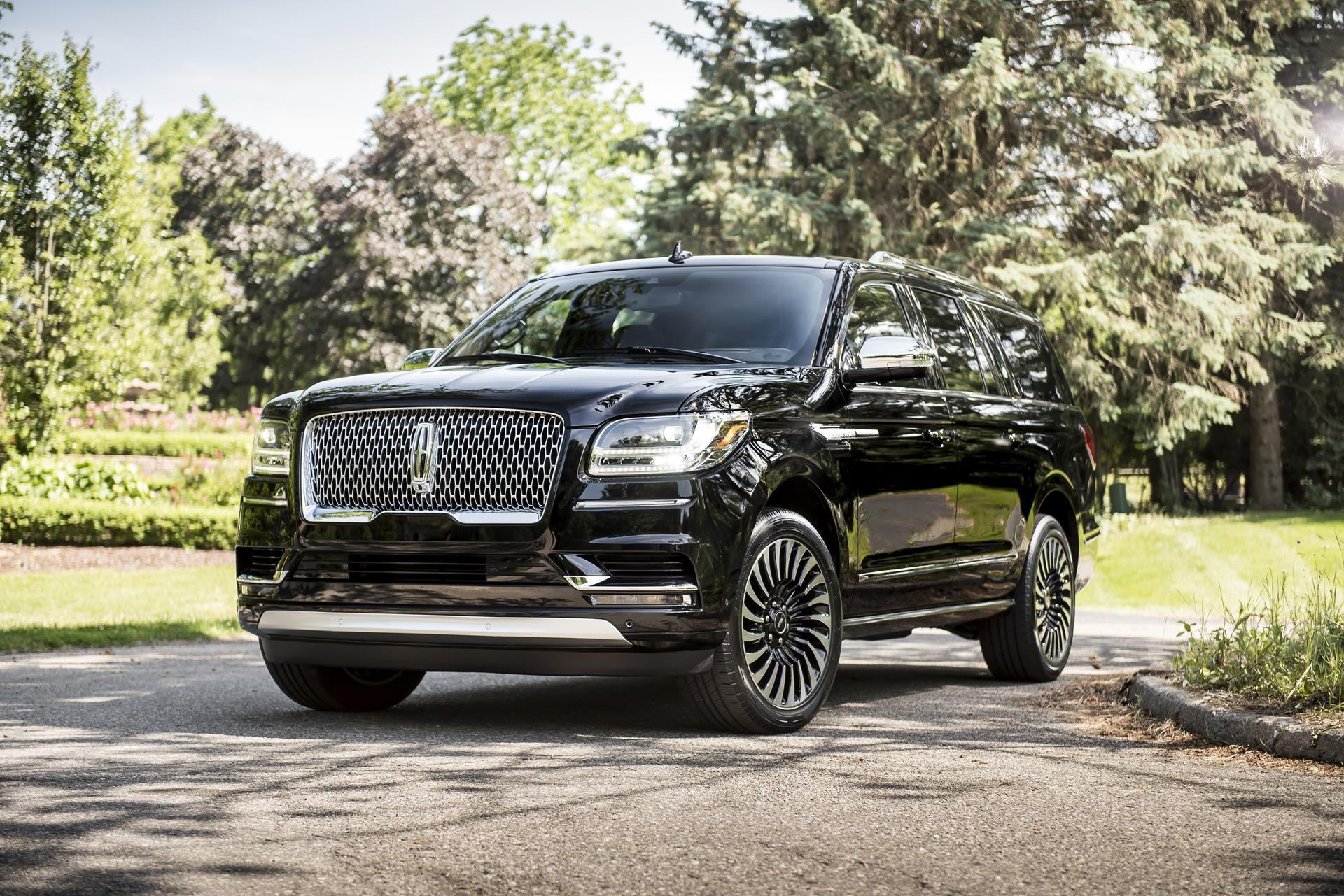 Lincoln Navigator, High-quality wallpaper, Premium SUV, Stylish design, 1920x1290 HD Desktop