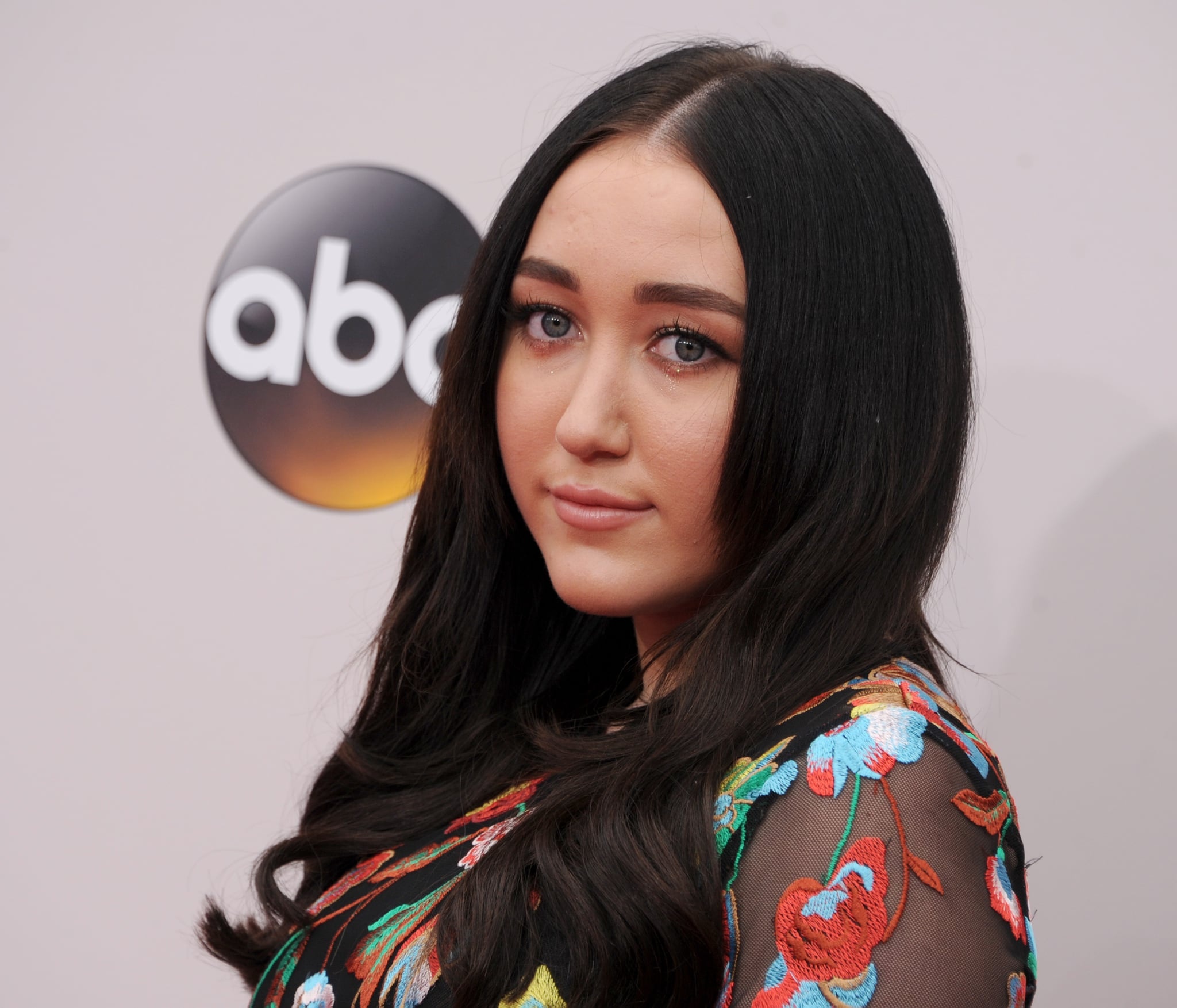 Noah Cyrus, Biography height, Life story, Super stars, 2050x1760 HD Desktop