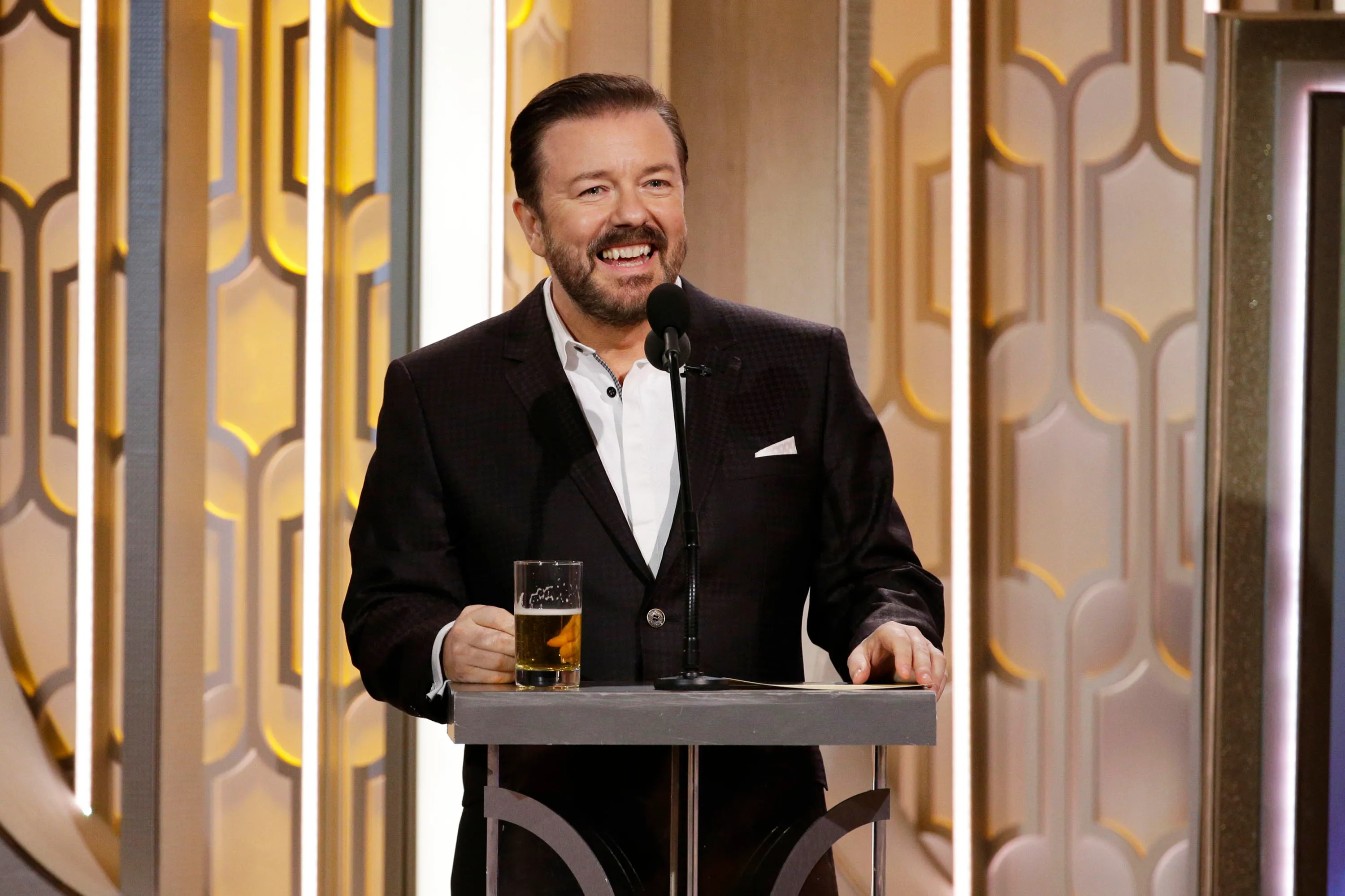 Ricky Gervais, Golden Globes host, Memorable jokes, Red carpet banter, 3000x2000 HD Desktop