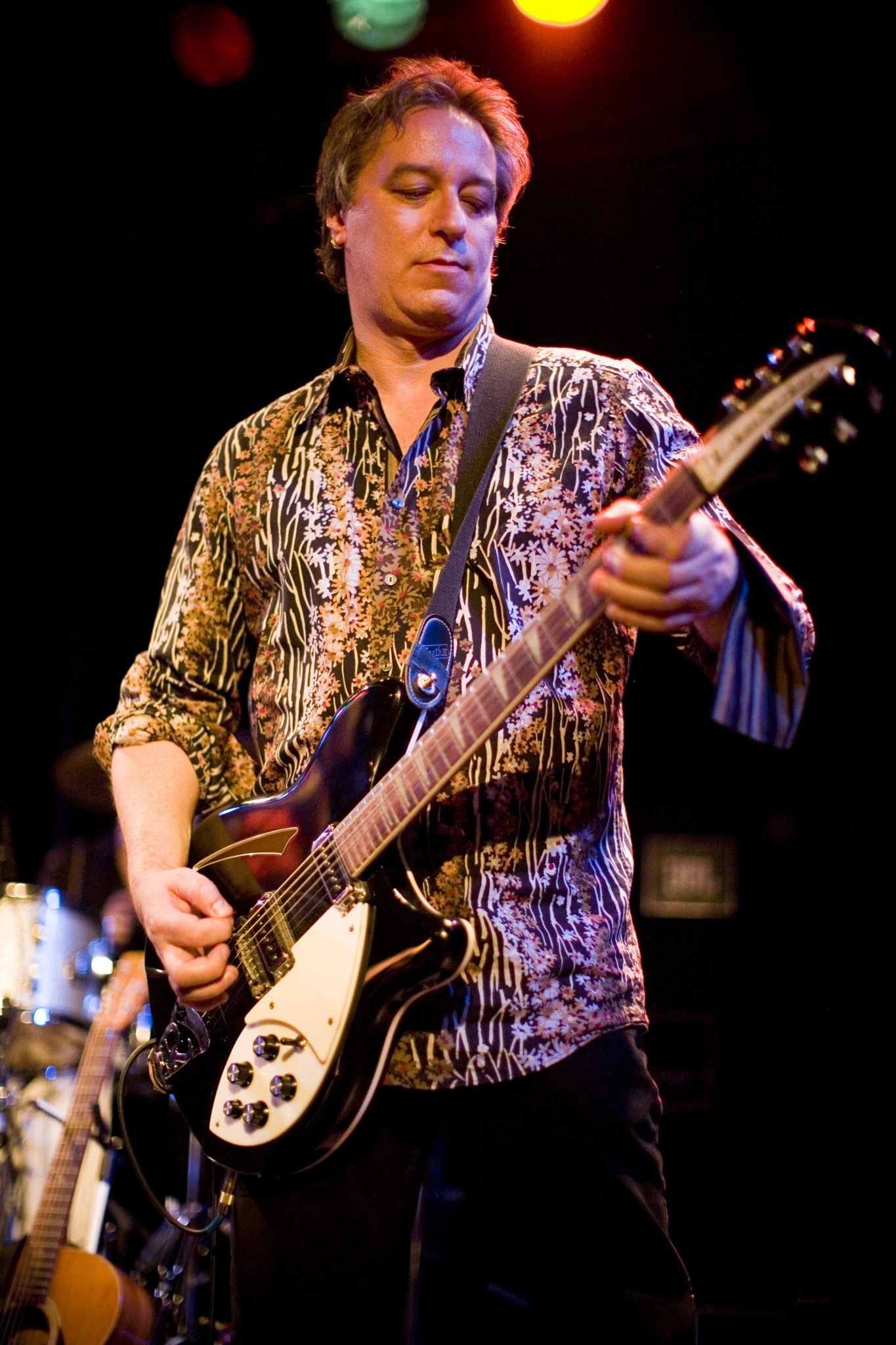 Peter Buck, Rickenbacker 360 guitar, 1370x2050 HD Phone