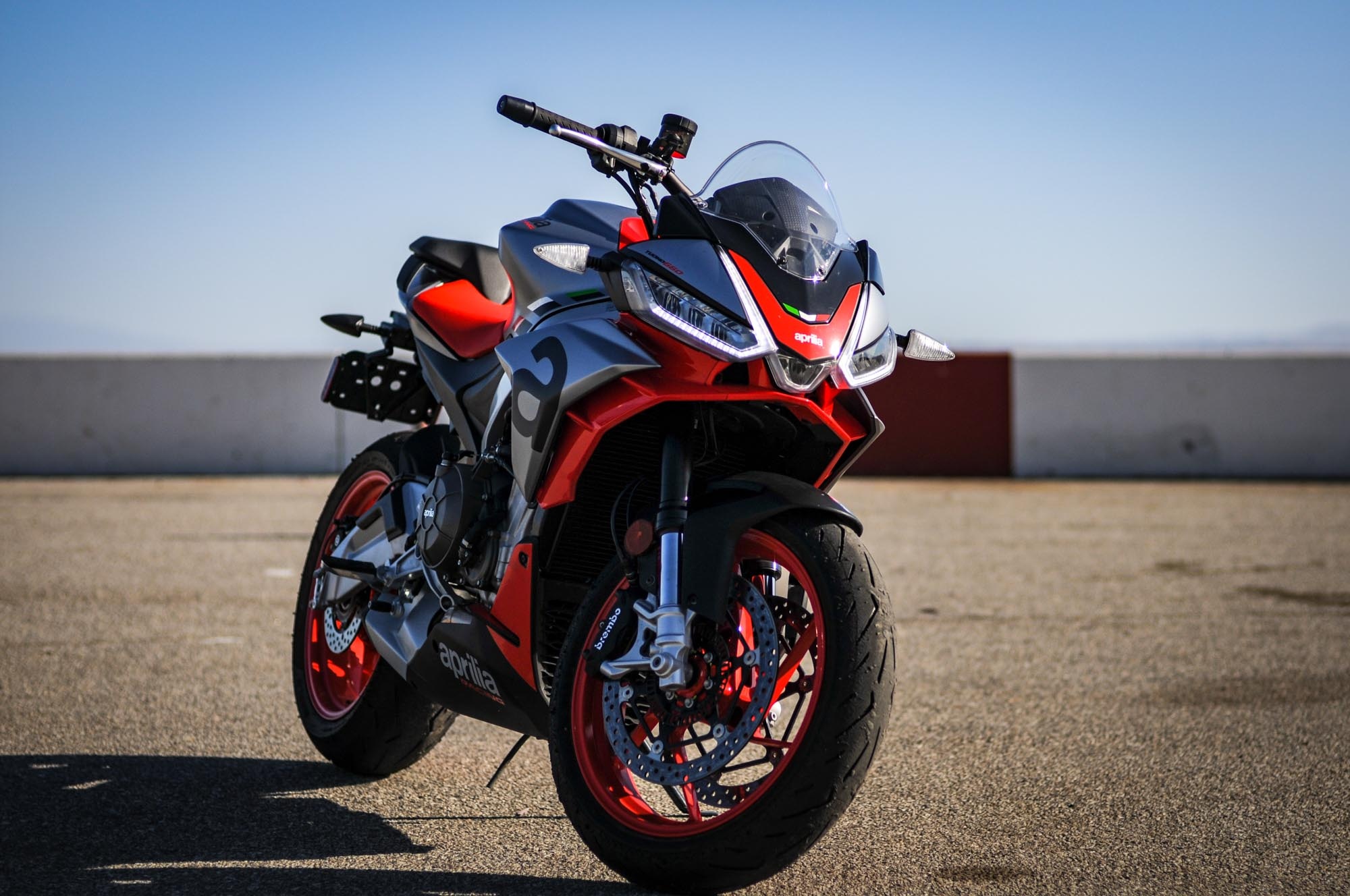 Aprilia RS 660, Up close, Asphalt & rubber, Dynamic beauty, 2000x1330 HD Desktop