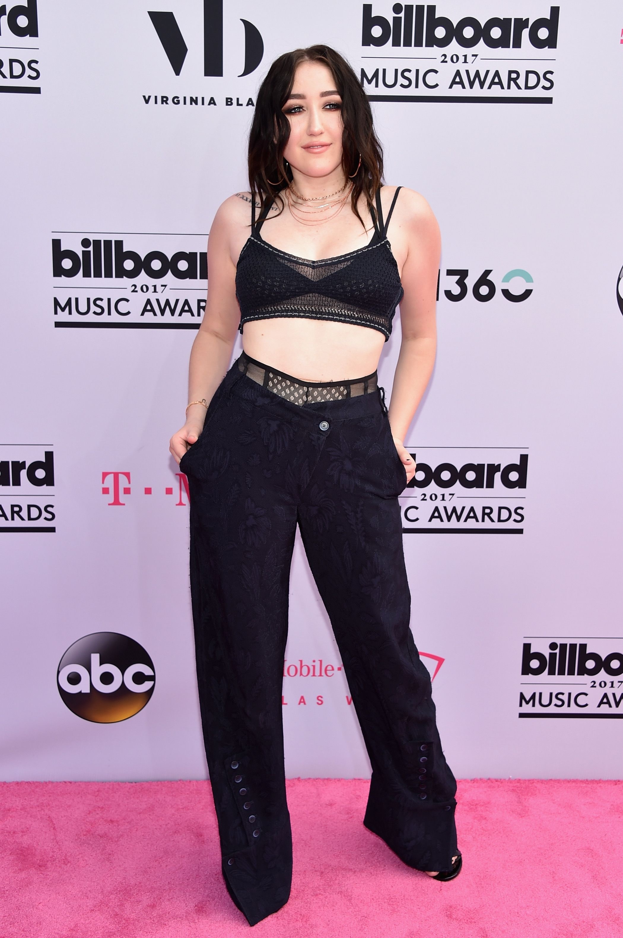 Noah Cyrus, Photostream, Art of it, Celebrity updates, 2100x3170 HD Phone