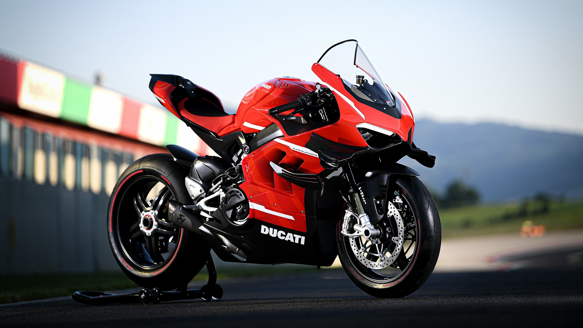 Superleggera V4, Ducati Wallpaper, 2000x1130 HD Desktop