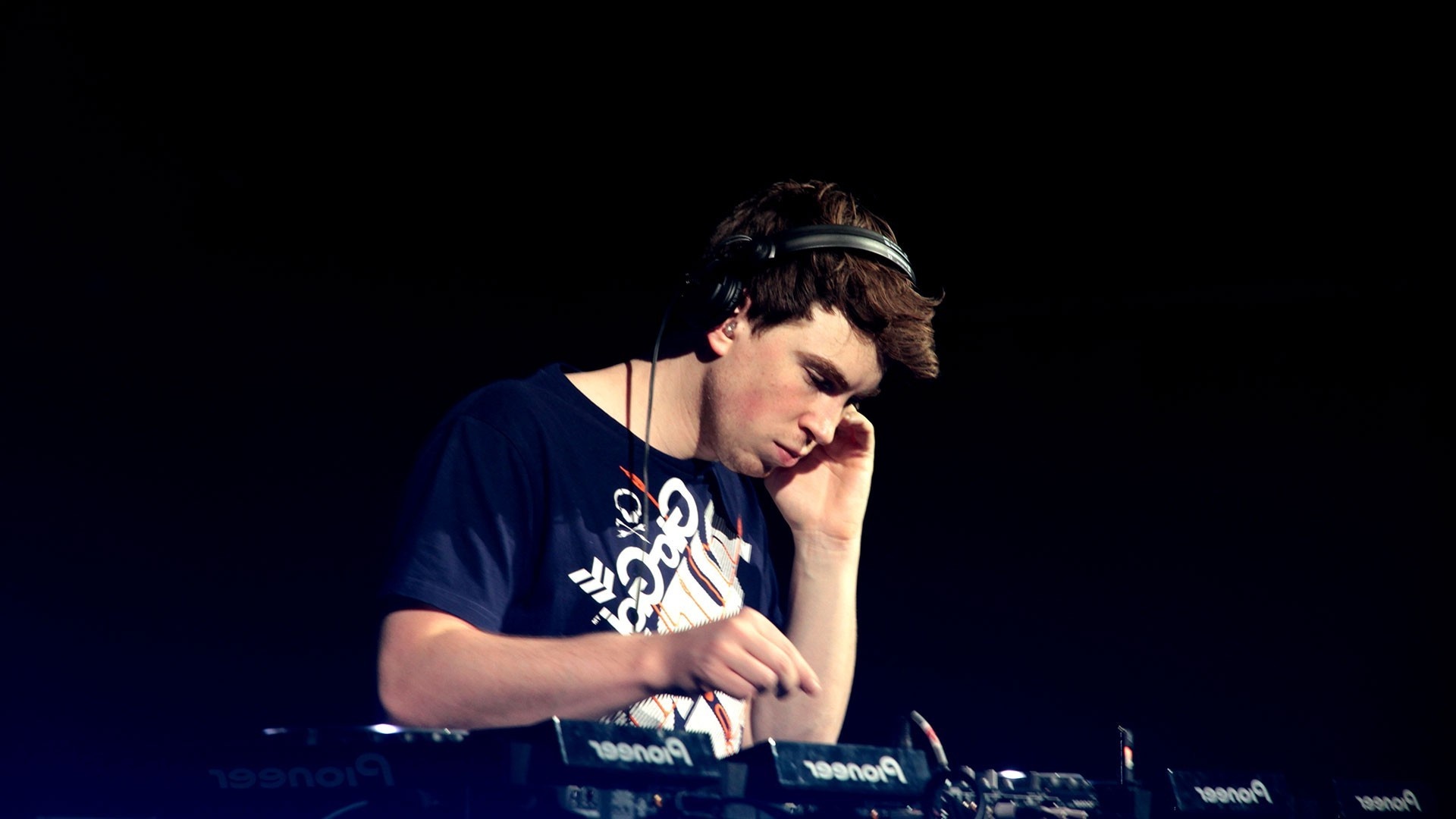 Hardwell DJ, Music Wallpapers, HD Backgrounds, DJ Equipment, 1920x1080 Full HD Desktop