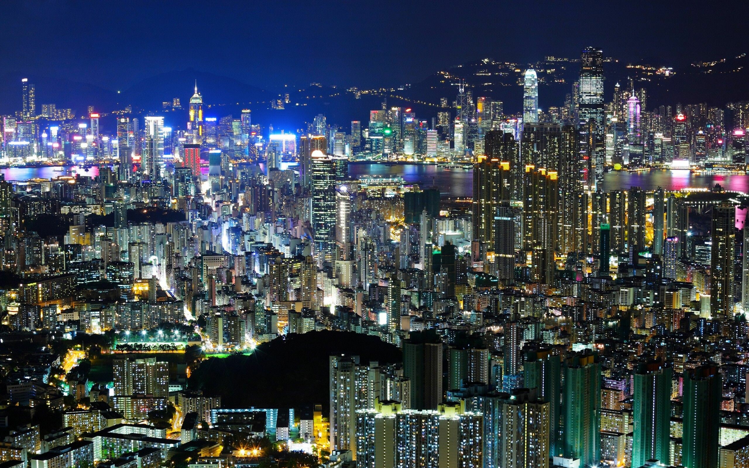 Urban charm, Captivating cityscape, Breathtaking views, Vibrant city life, 2560x1600 HD Desktop