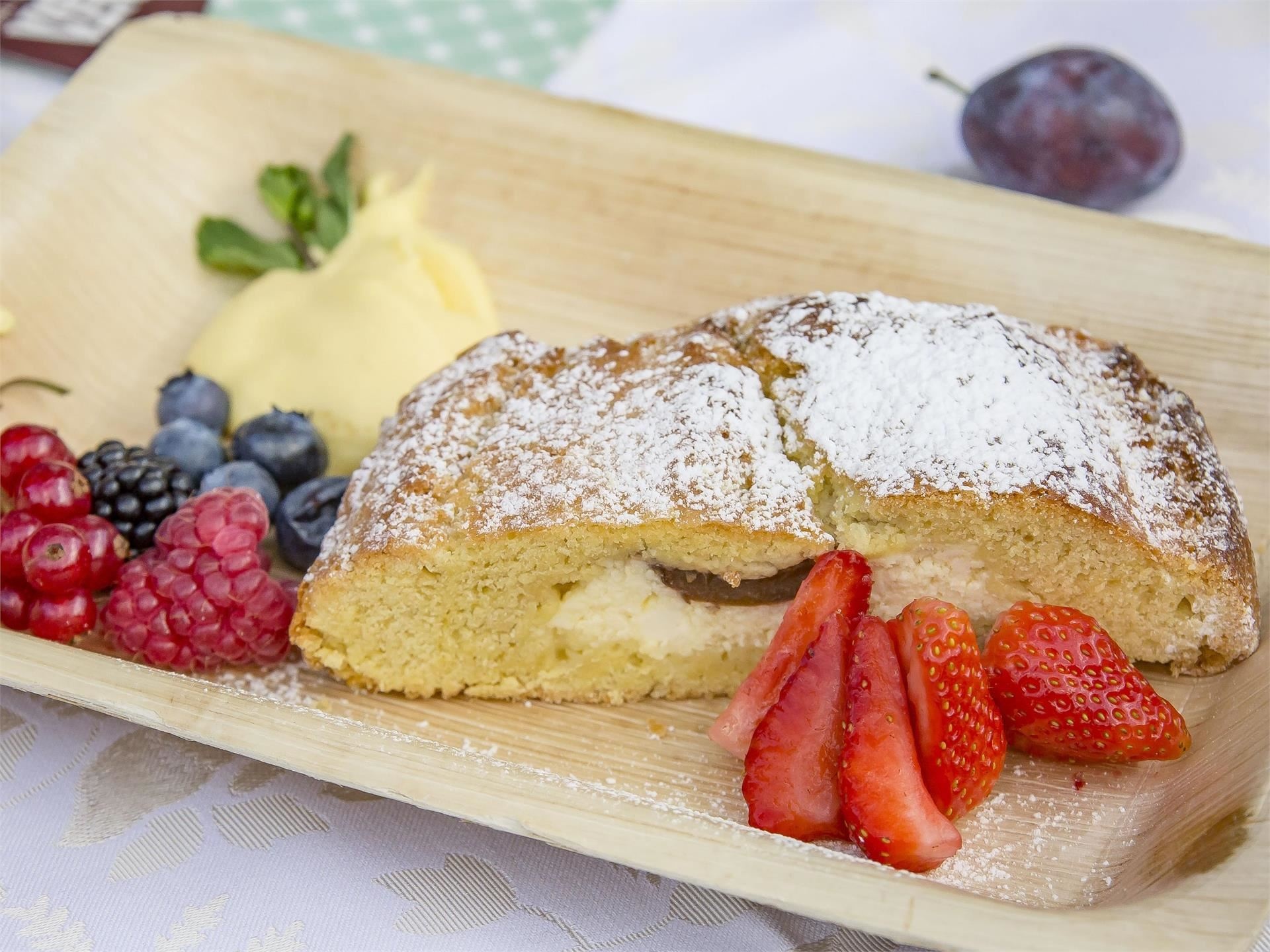 Irresistible strudel, Traditional treat, Mouth-watering layers, Delicious pastry, 1920x1440 HD Desktop