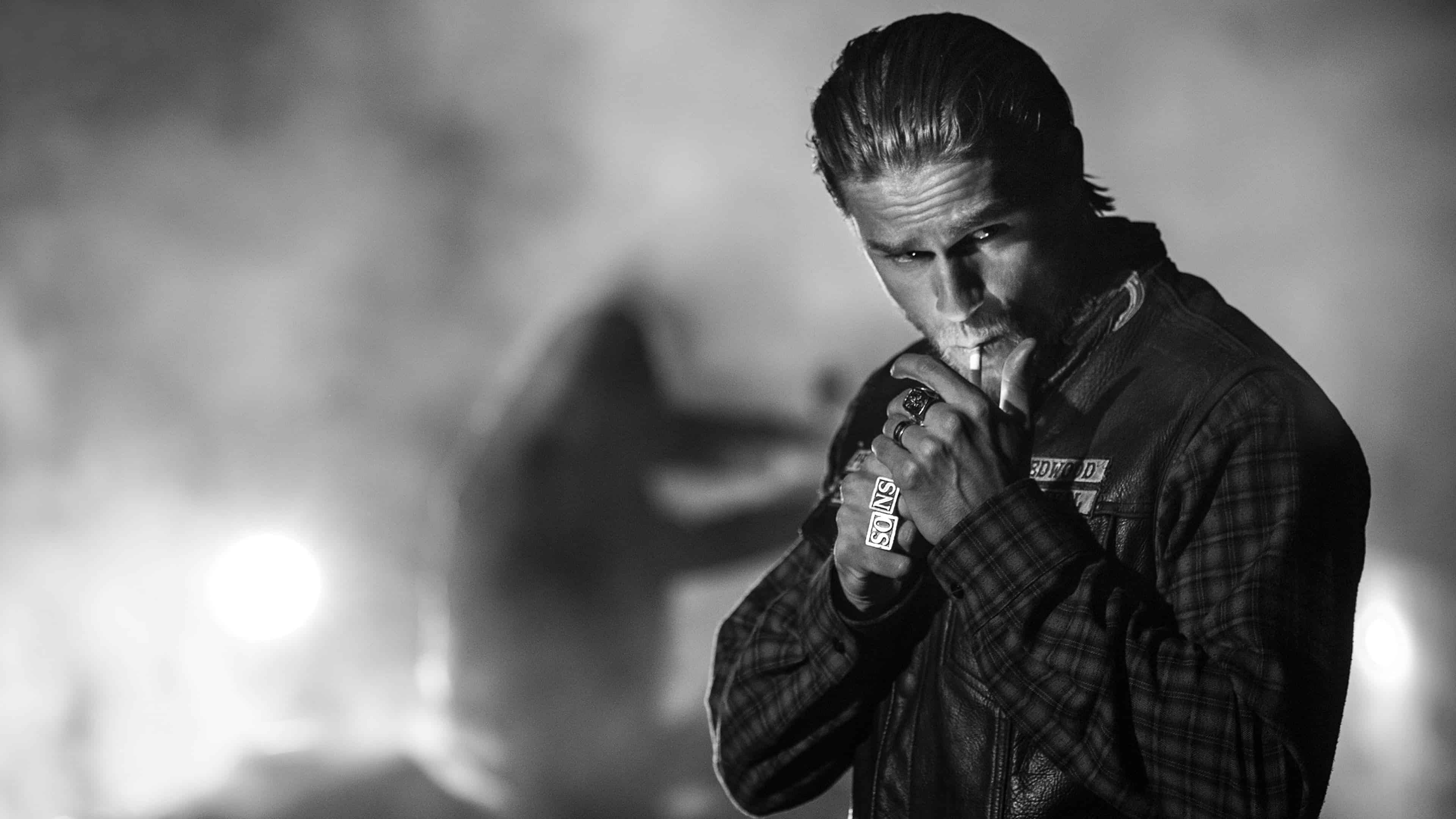Charlie Hunnam as Jax Teller, Sons of Anarchy rings, Lighting cigarette, 4K Desktop wallpaper