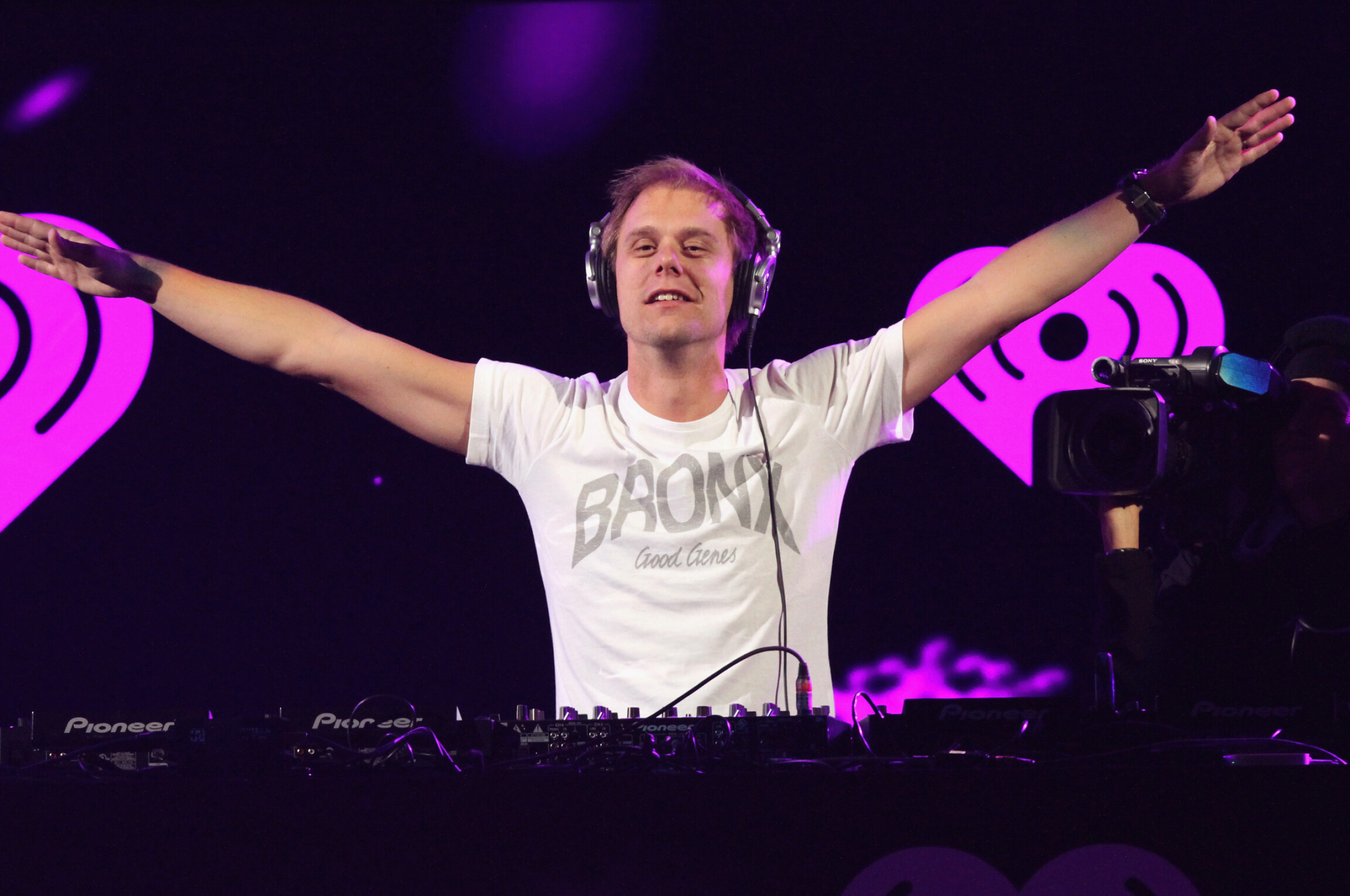 Power 96.1's Jingle Ball 2013, Armin Van Buuren Wallpaper, 2560x1700 HD Desktop