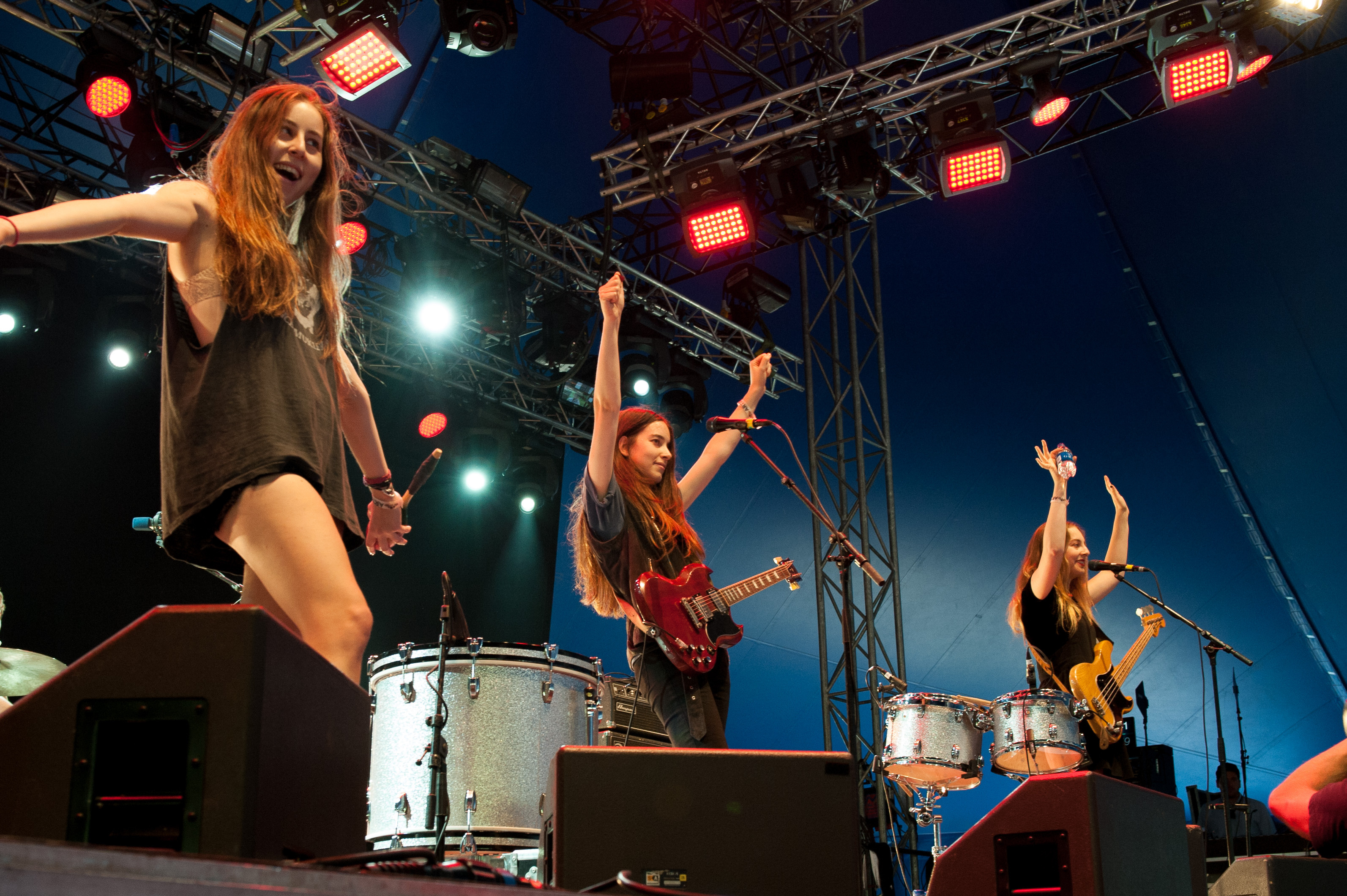 HAIM band, Jewish women in music, Contemporary popular music, Jewish Women's Archive, 3190x2130 HD Desktop