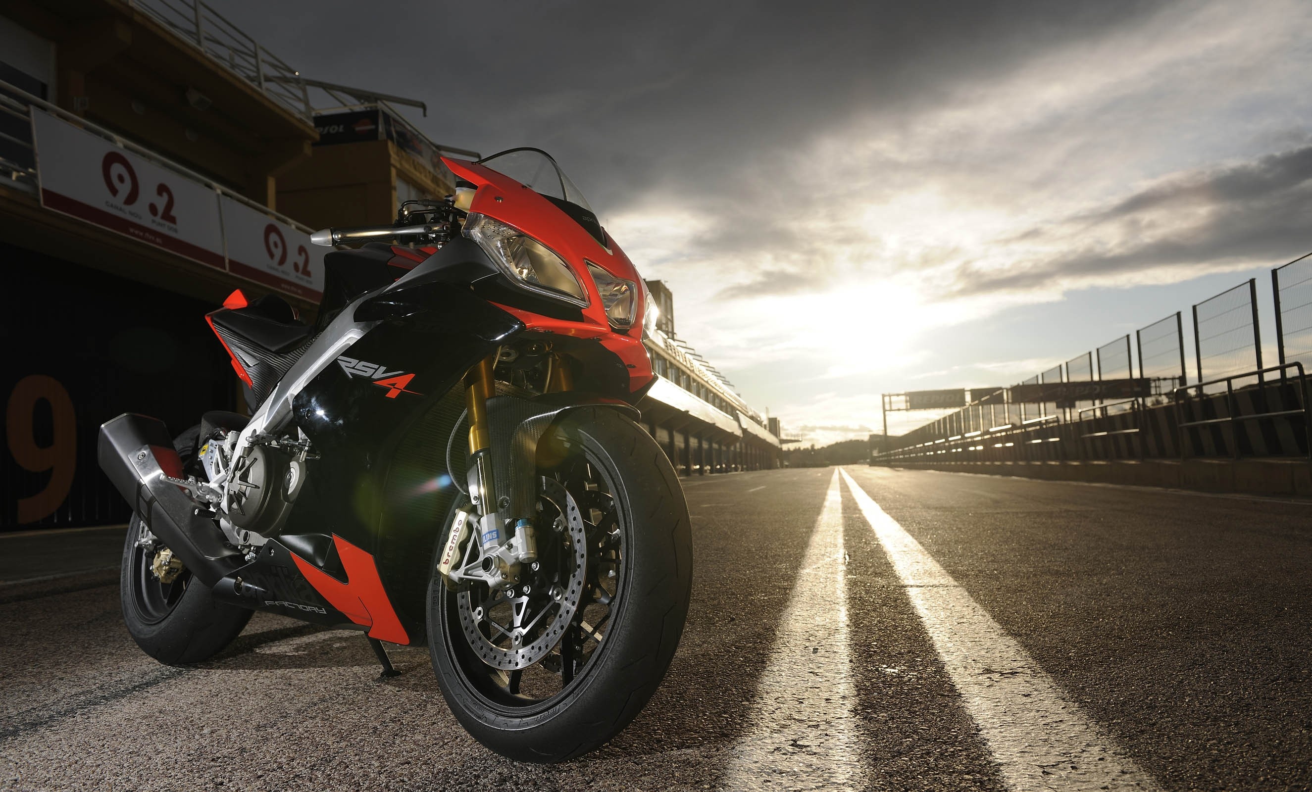 Aprilia RSV4, Aprilia RSV4 16 20, 2650x1600 HD Desktop