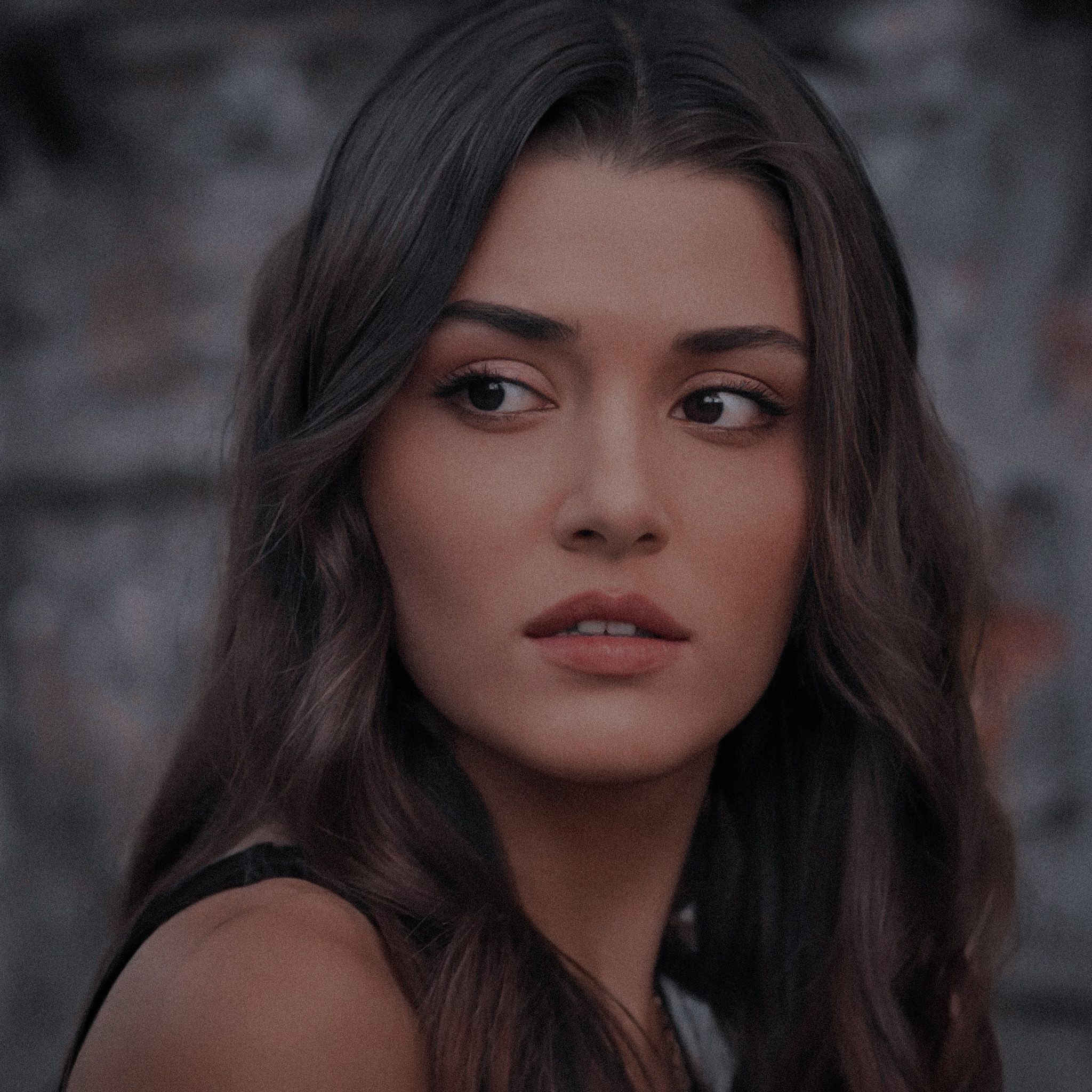 Love Is in the Air, Hande Ercel Wallpaper, 2050x2050 HD Phone