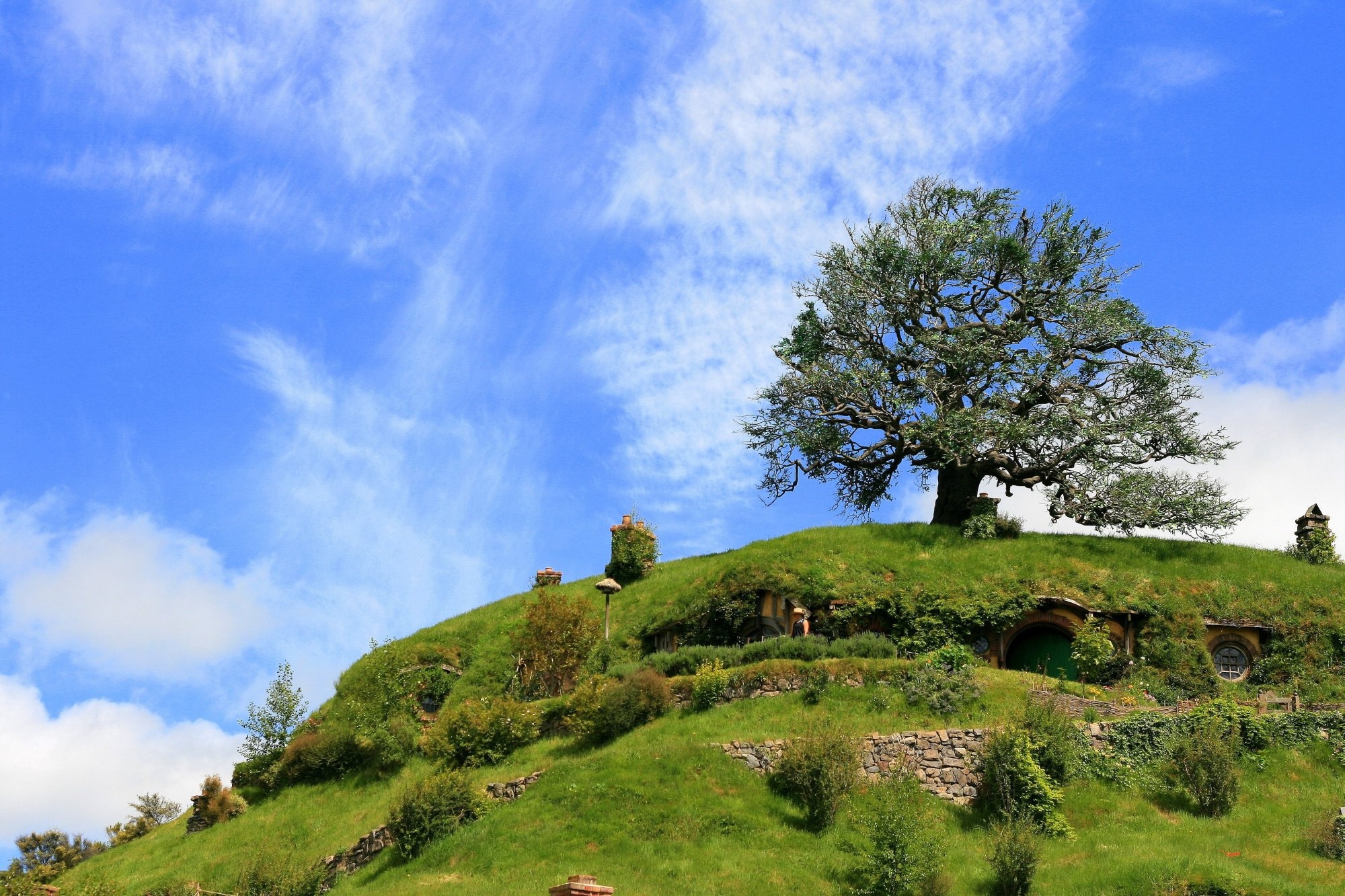 Hobbit pub bag end, Hobbiton film set, New Zealand, HD wallpaper, 2000x1340 HD Desktop