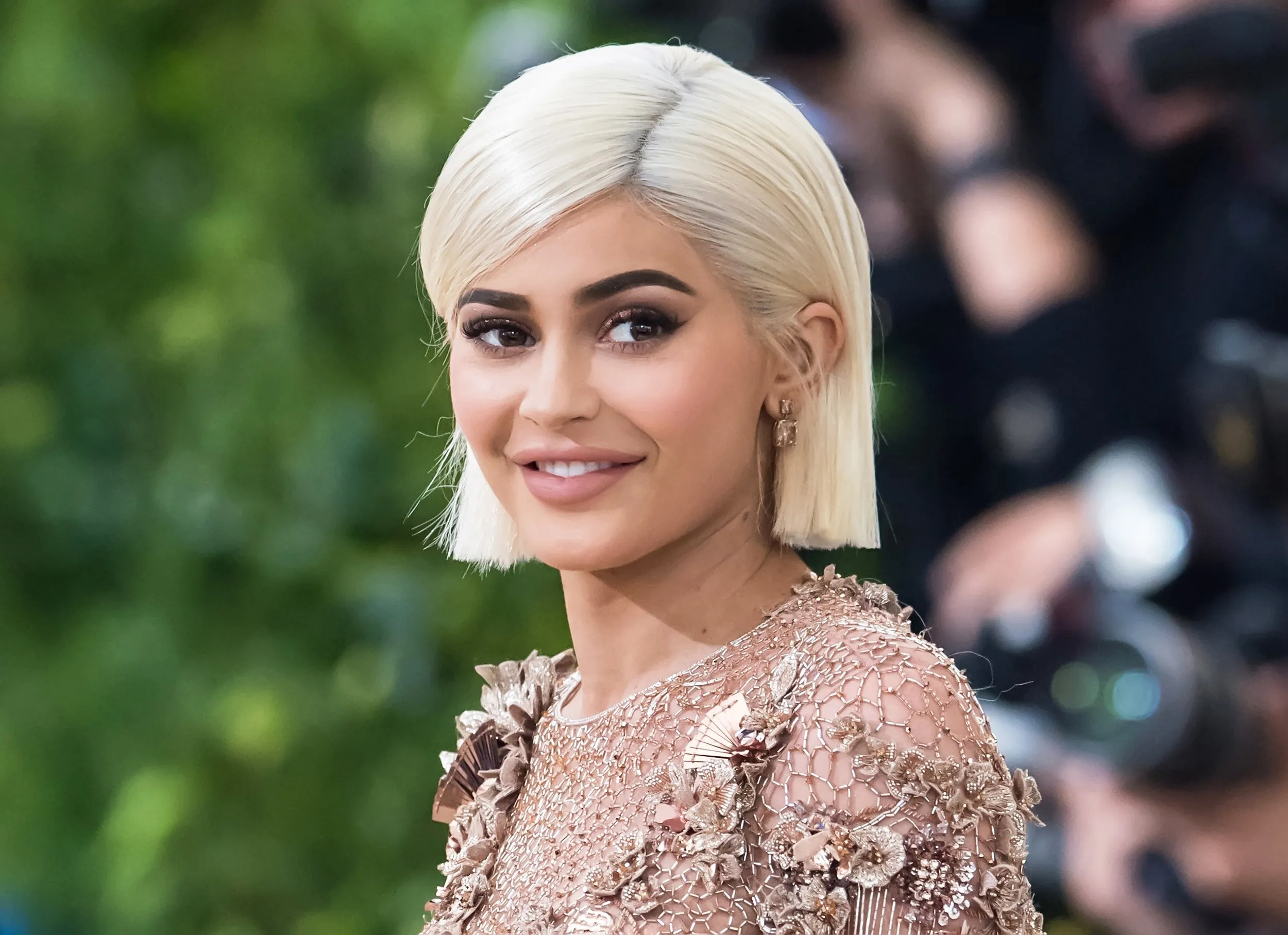 Kylie Jenner, Celebrity pregnancy, Policing women's bodies, Teen Vogue, 2500x1820 HD Desktop