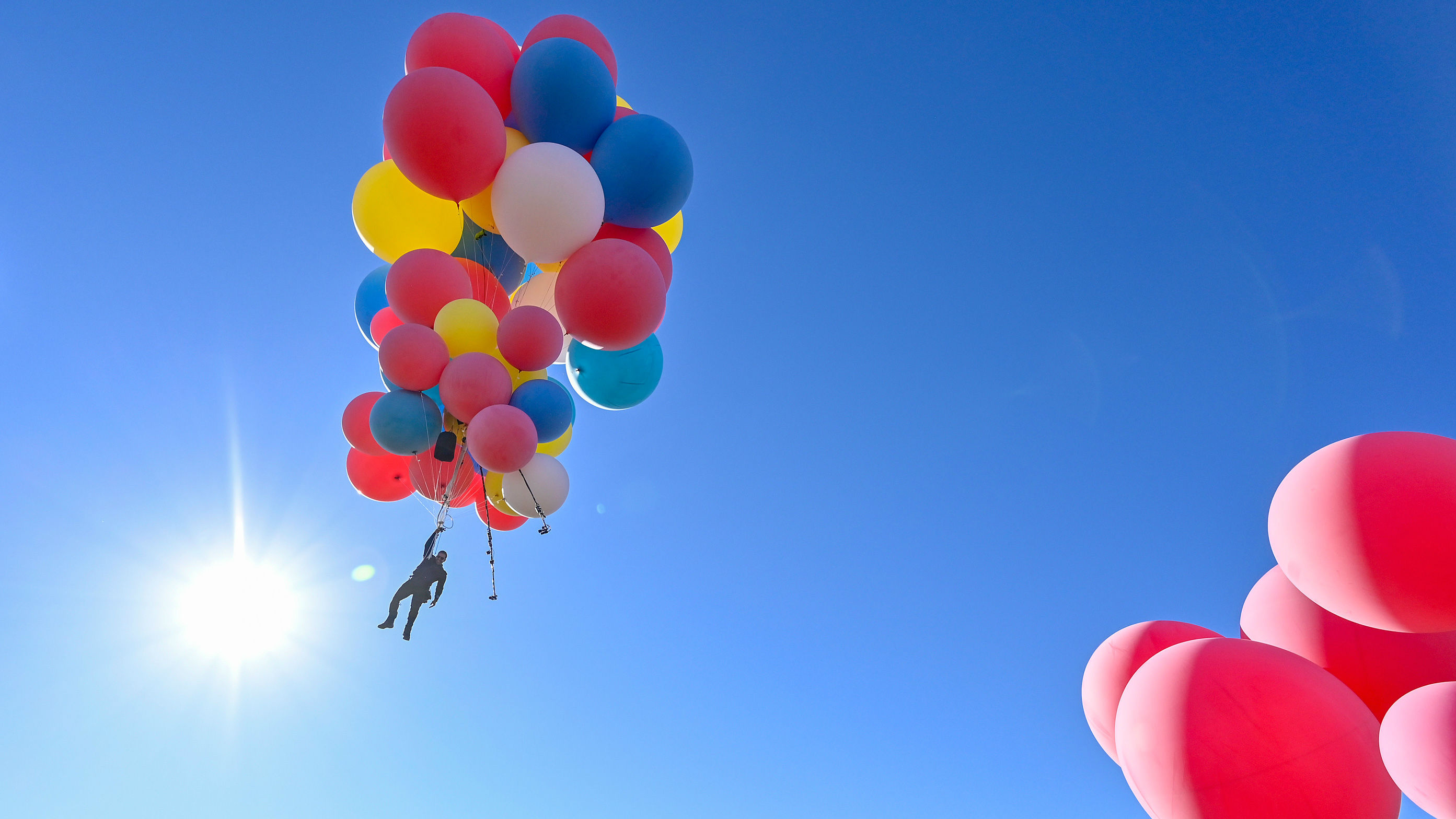 David Blaine, Cluster Ballooning Wallpaper, 2790x1570 HD Desktop