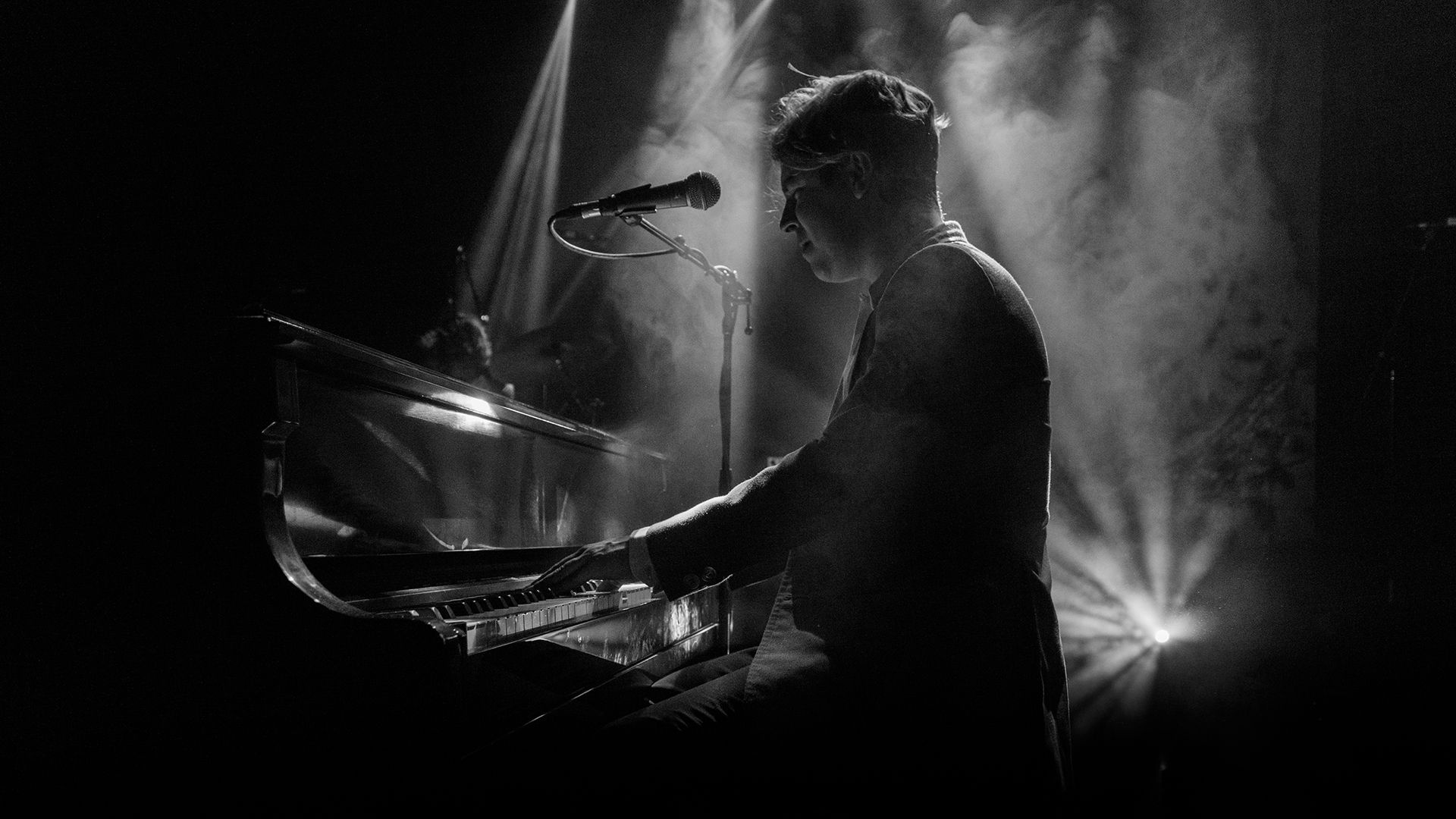 Tom Odell's wallpapers, Visual indulgence, Music-inspired designs, Creative fan art, 1920x1080 Full HD Desktop