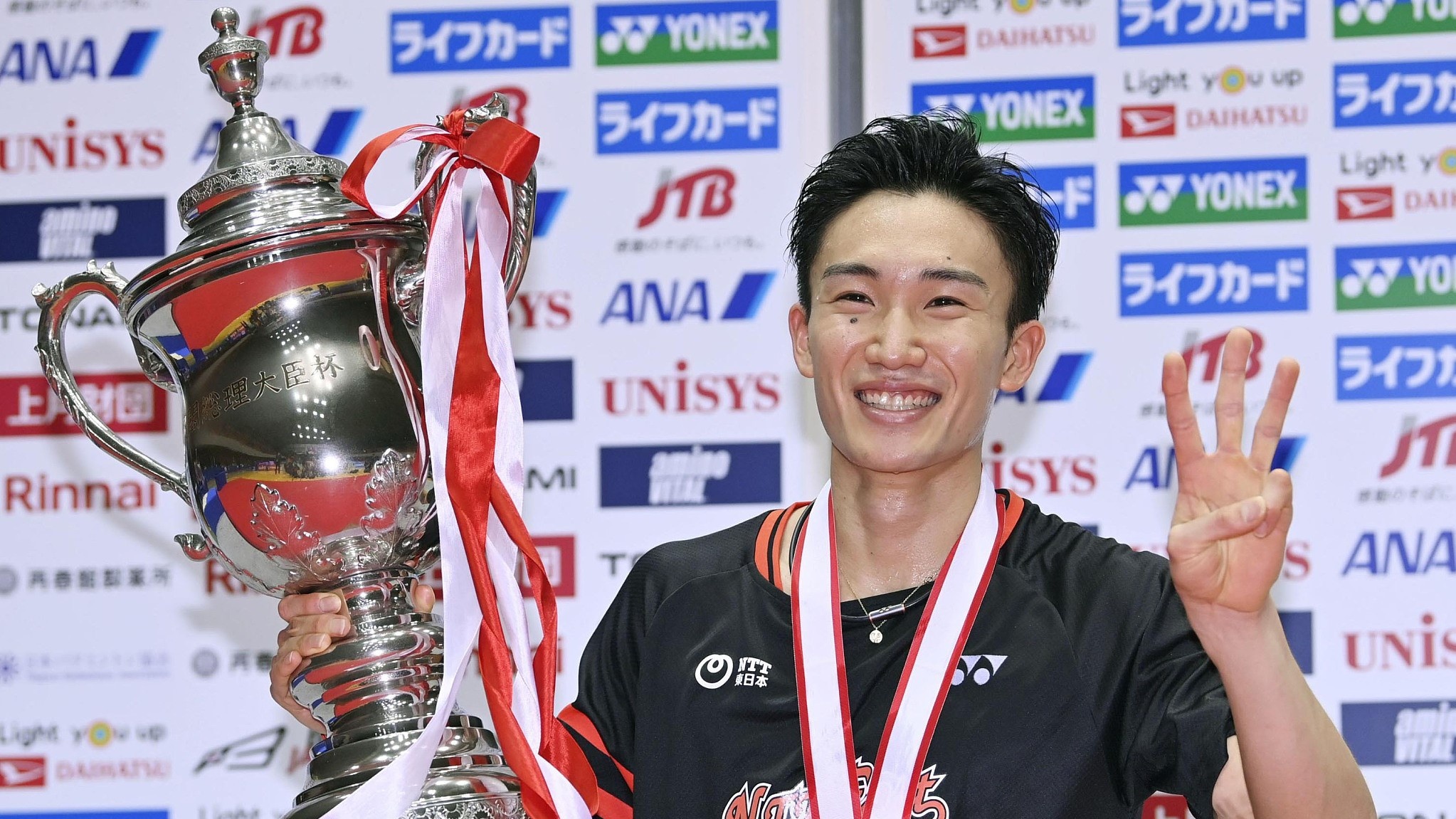 Kento Momota, Badminton star, COVID-19 positive, 2050x1160 HD Desktop