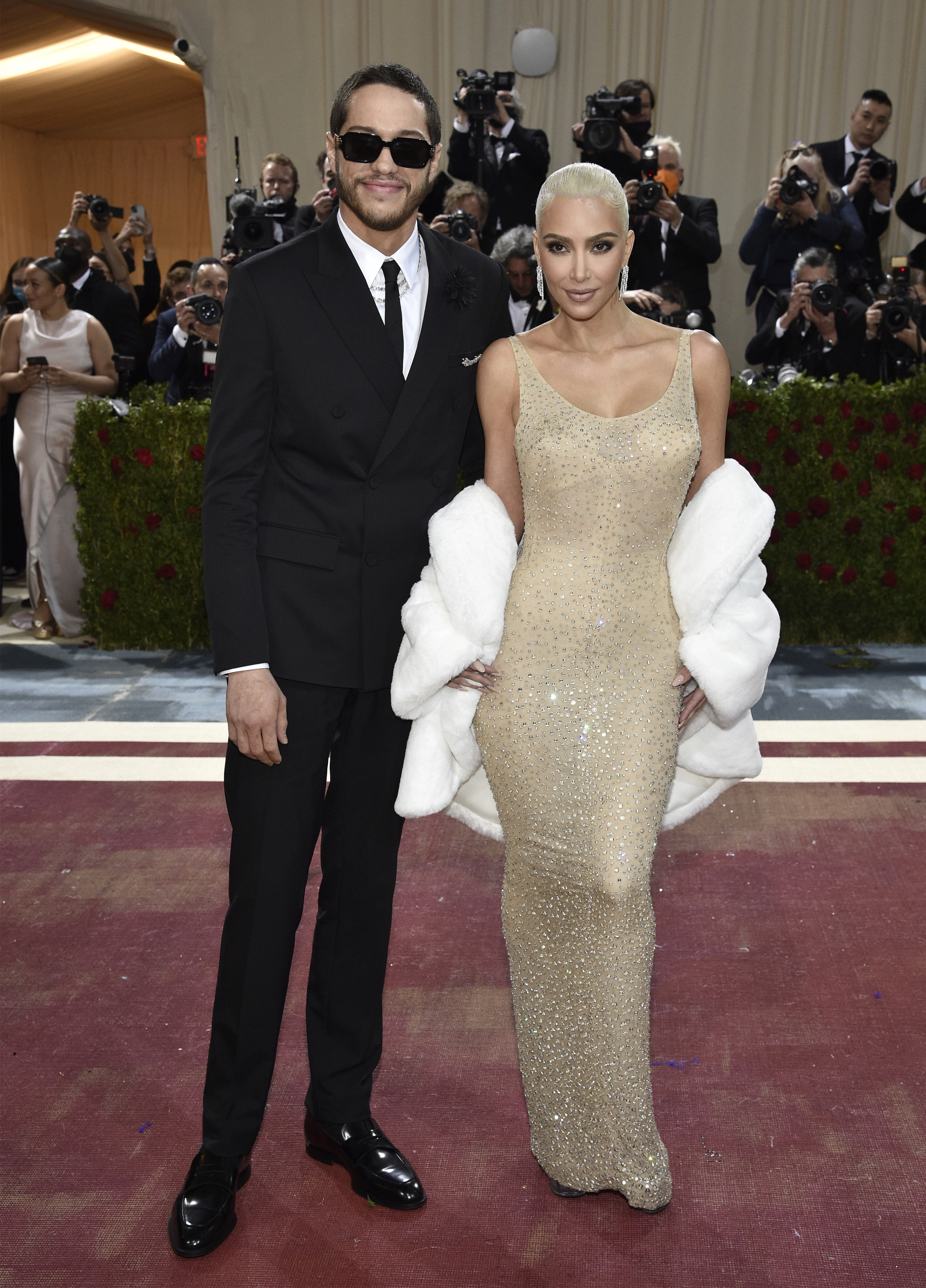 Met Gala 2022, Kardashian as Monroe, Marriage proposal, Stunning photos, 2160x3000 HD Phone