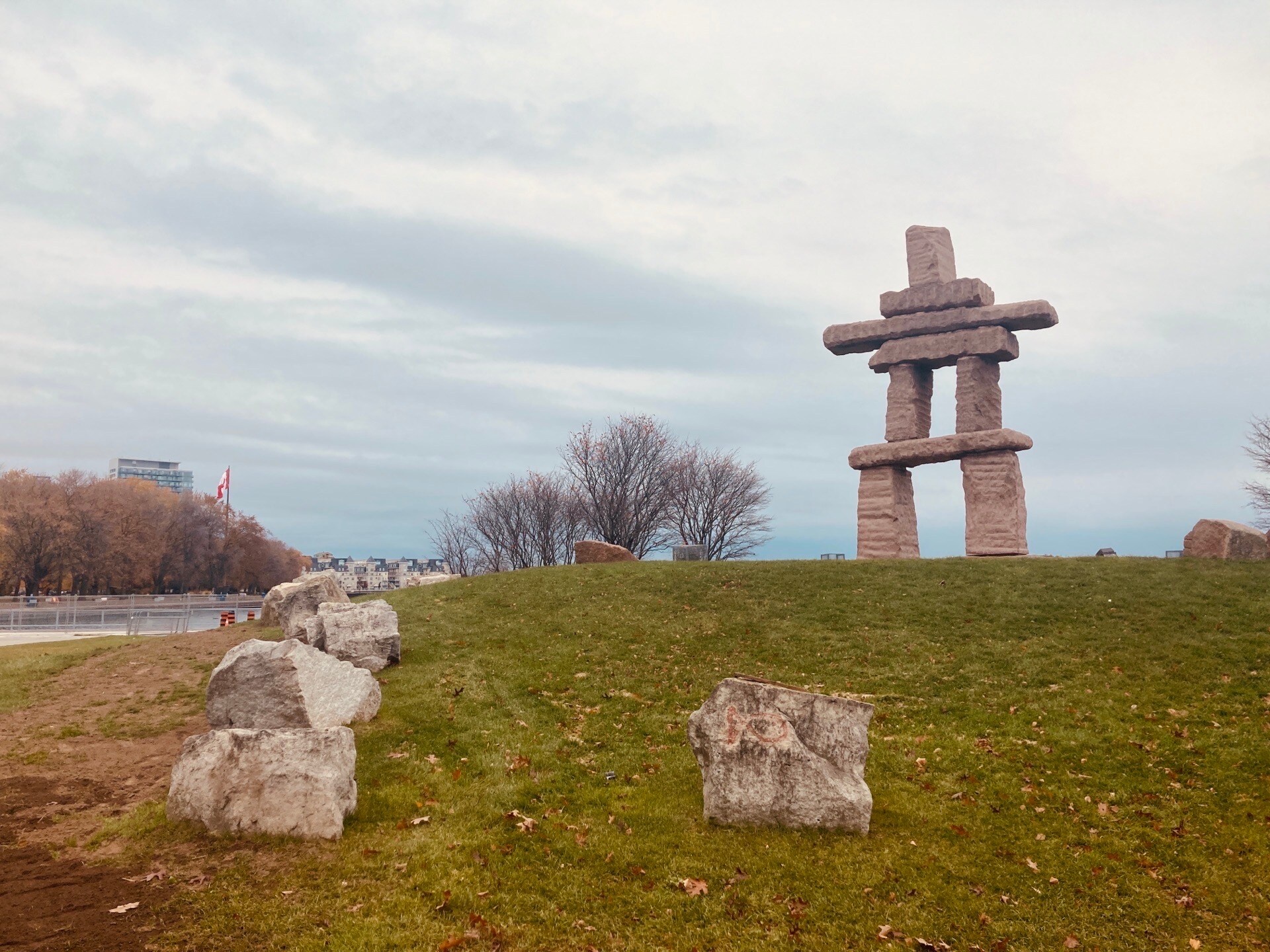 Inukshuk Park, Toronto attraction, Canadian landmark, Cultural significance, 1920x1440 HD Desktop