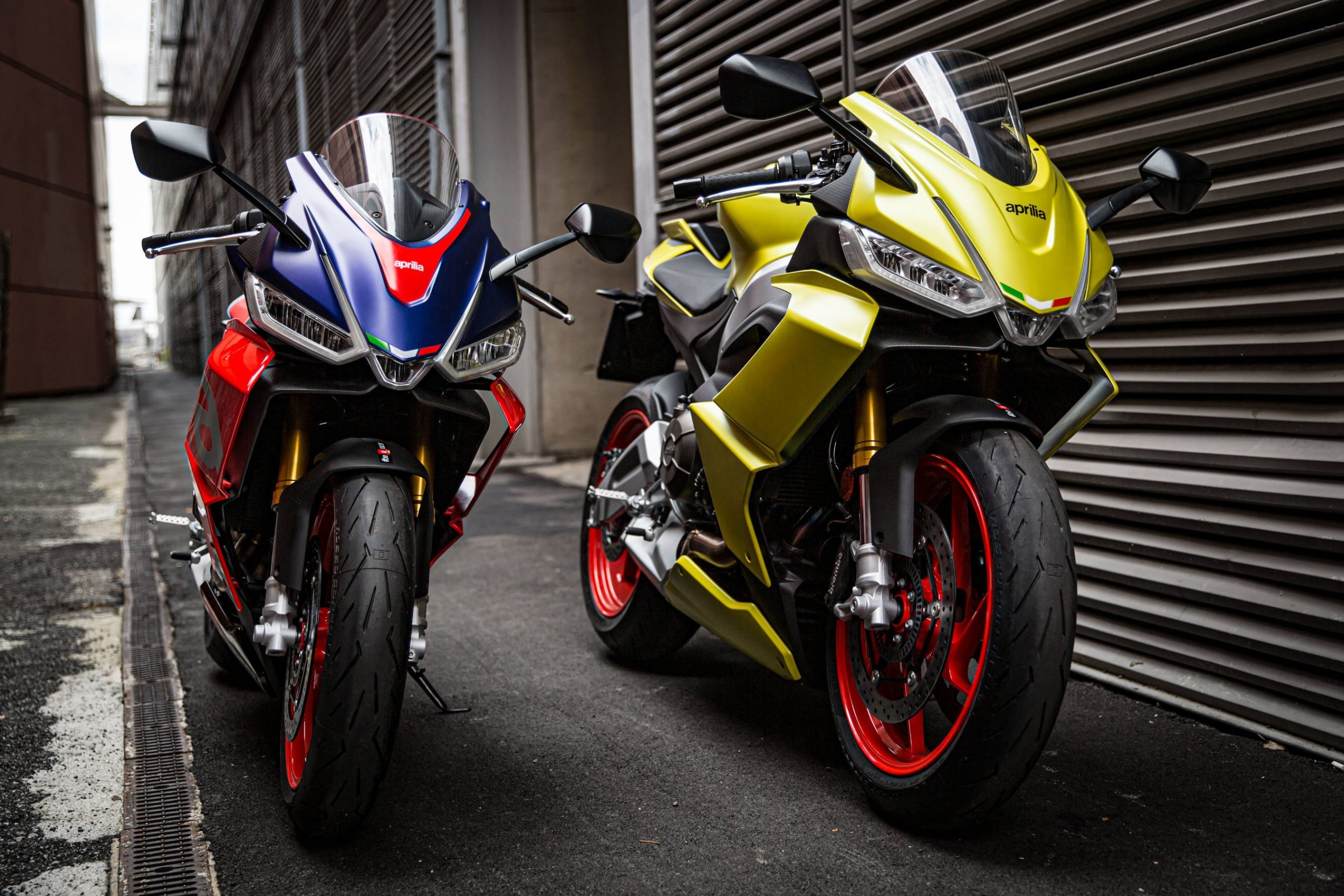 RS V4 vs RS 660, Aprilia RS 660 Wallpaper, 2560x1710 HD Desktop