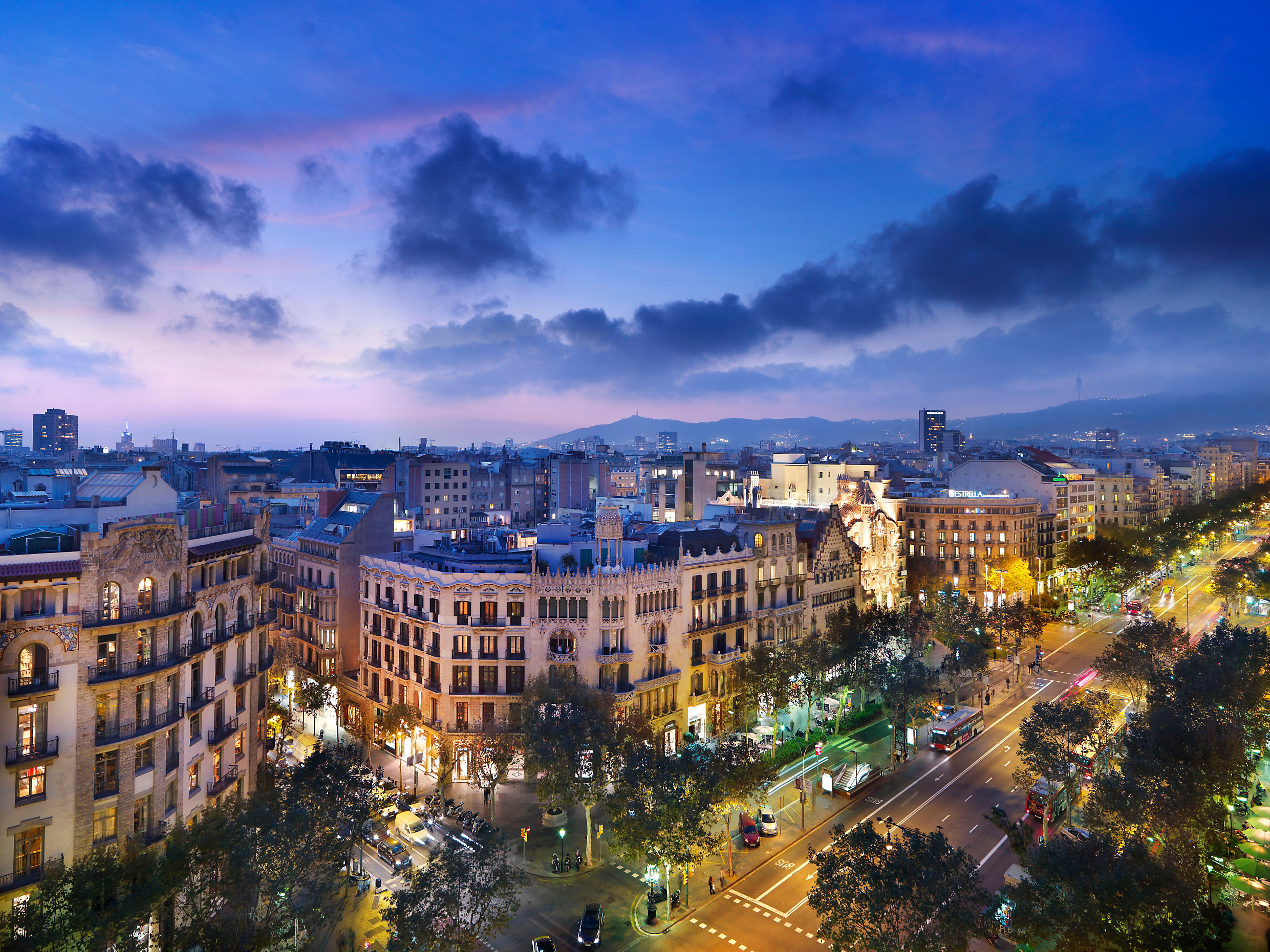 Passeig de Gracia, Barcelona Wallpaper, 2490x1870 HD Desktop